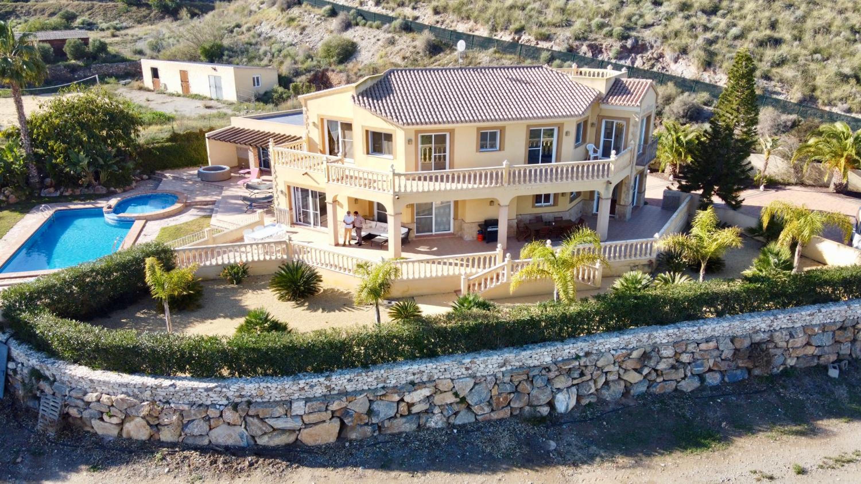 Villa photo 2