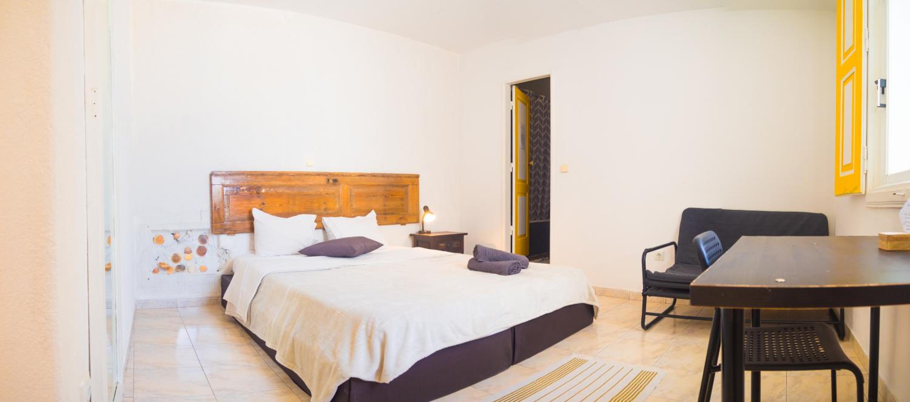 Double Room with Private Bathroom - Photo 2