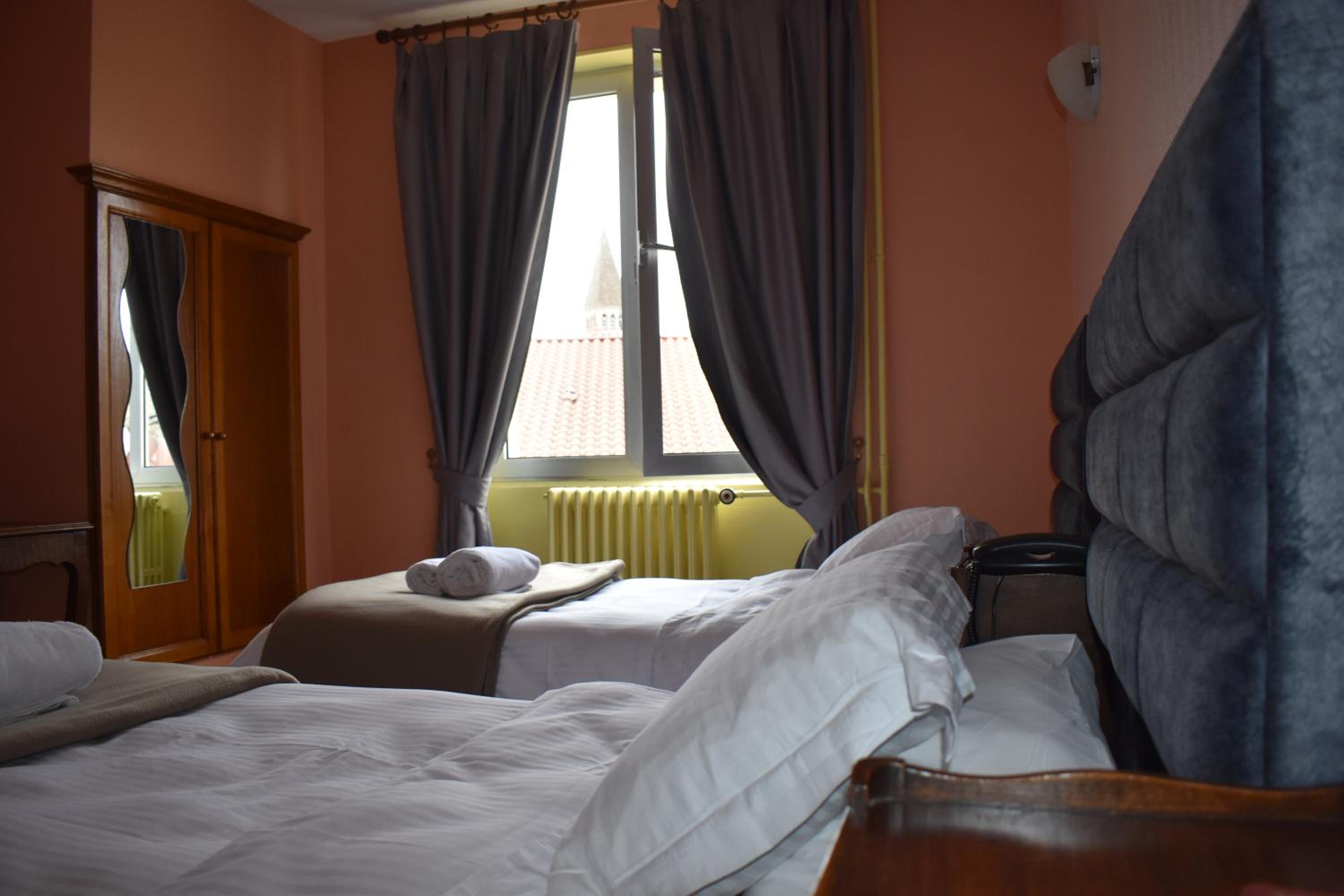 Twin Room - Photo 7