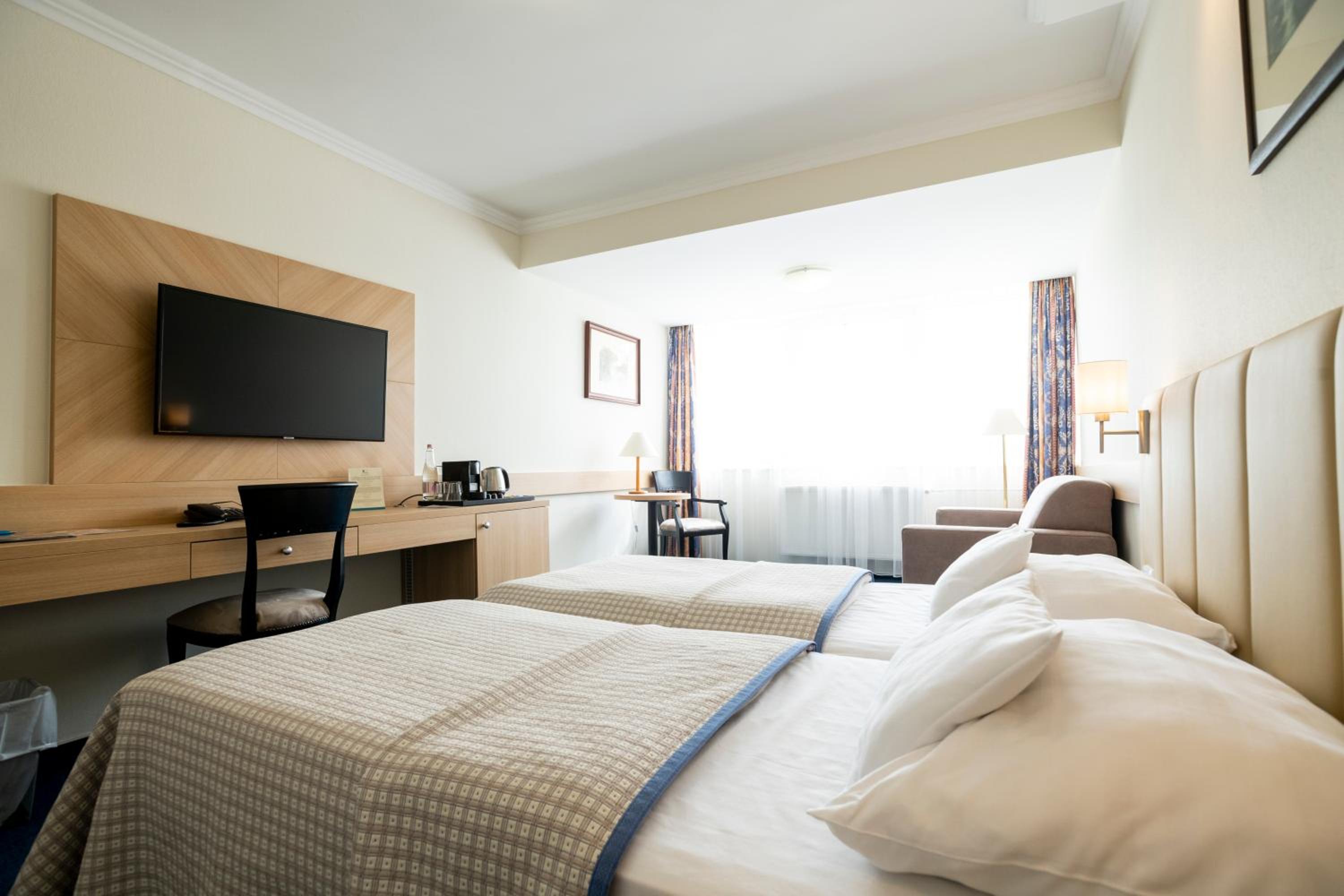 Large Double or Twin Room - Photo 1