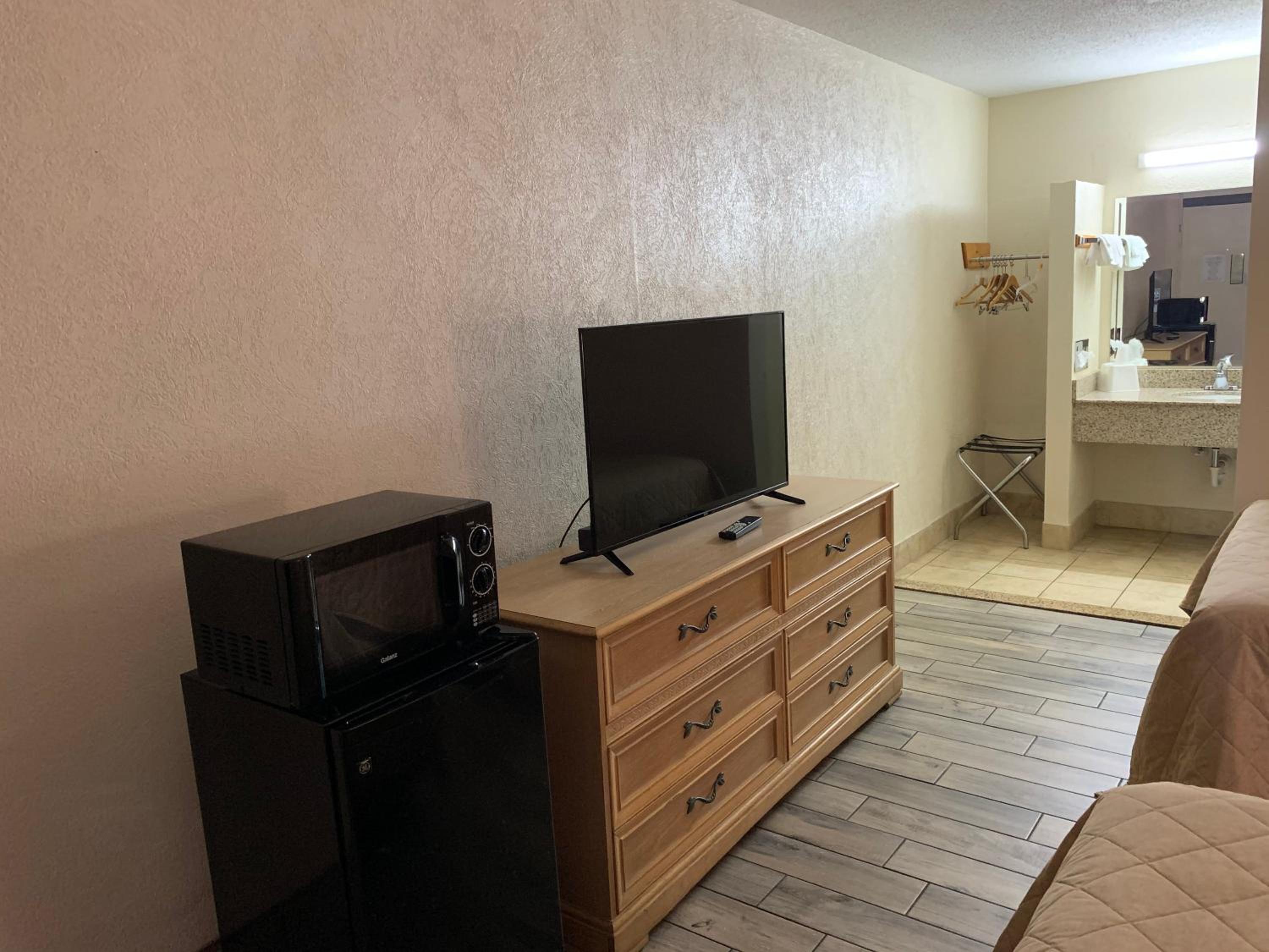 Double Room with Two Double Beds - Non-Smoking - Photo 2