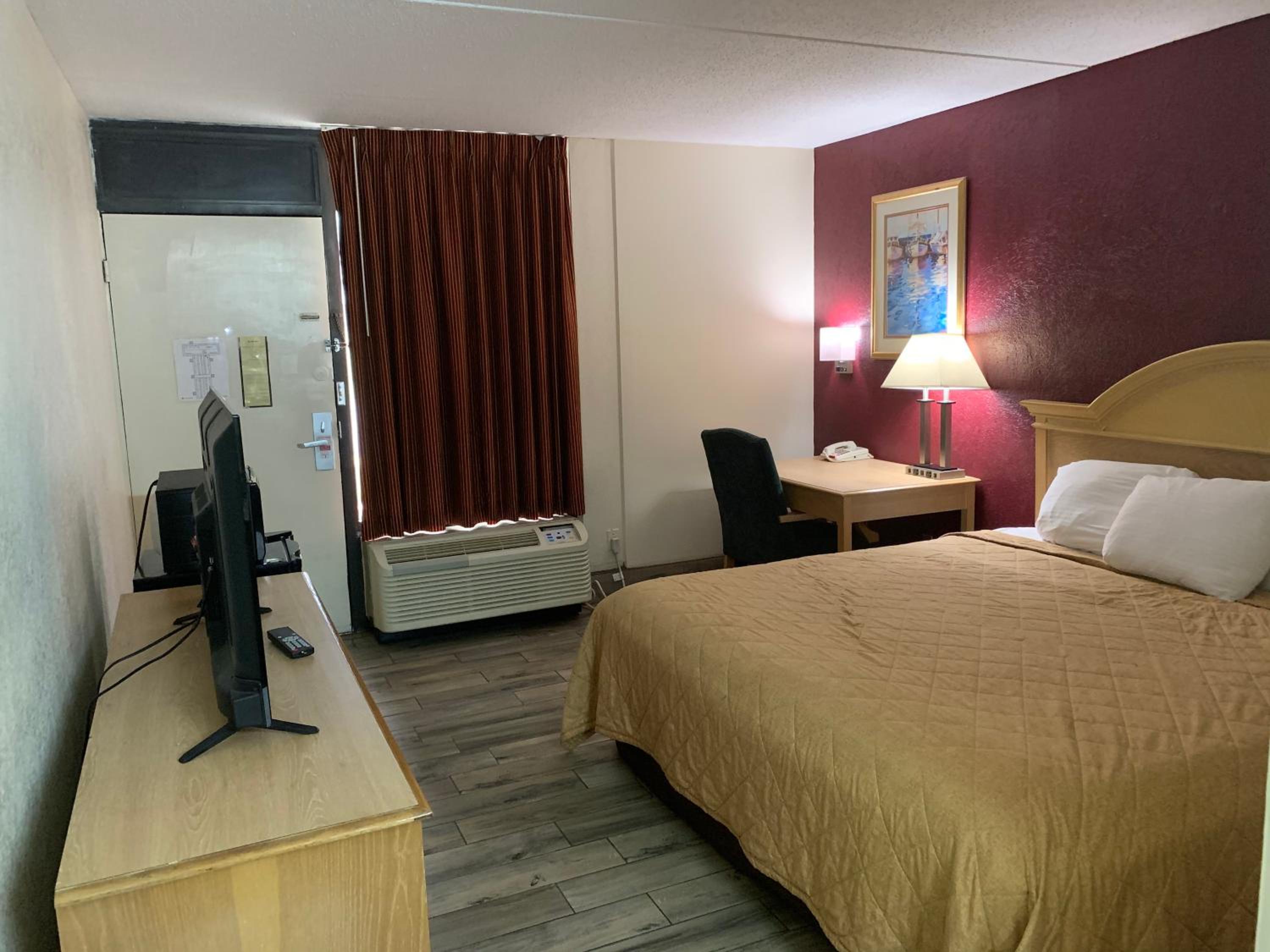 King Room - Non-Smoking - Photo 4