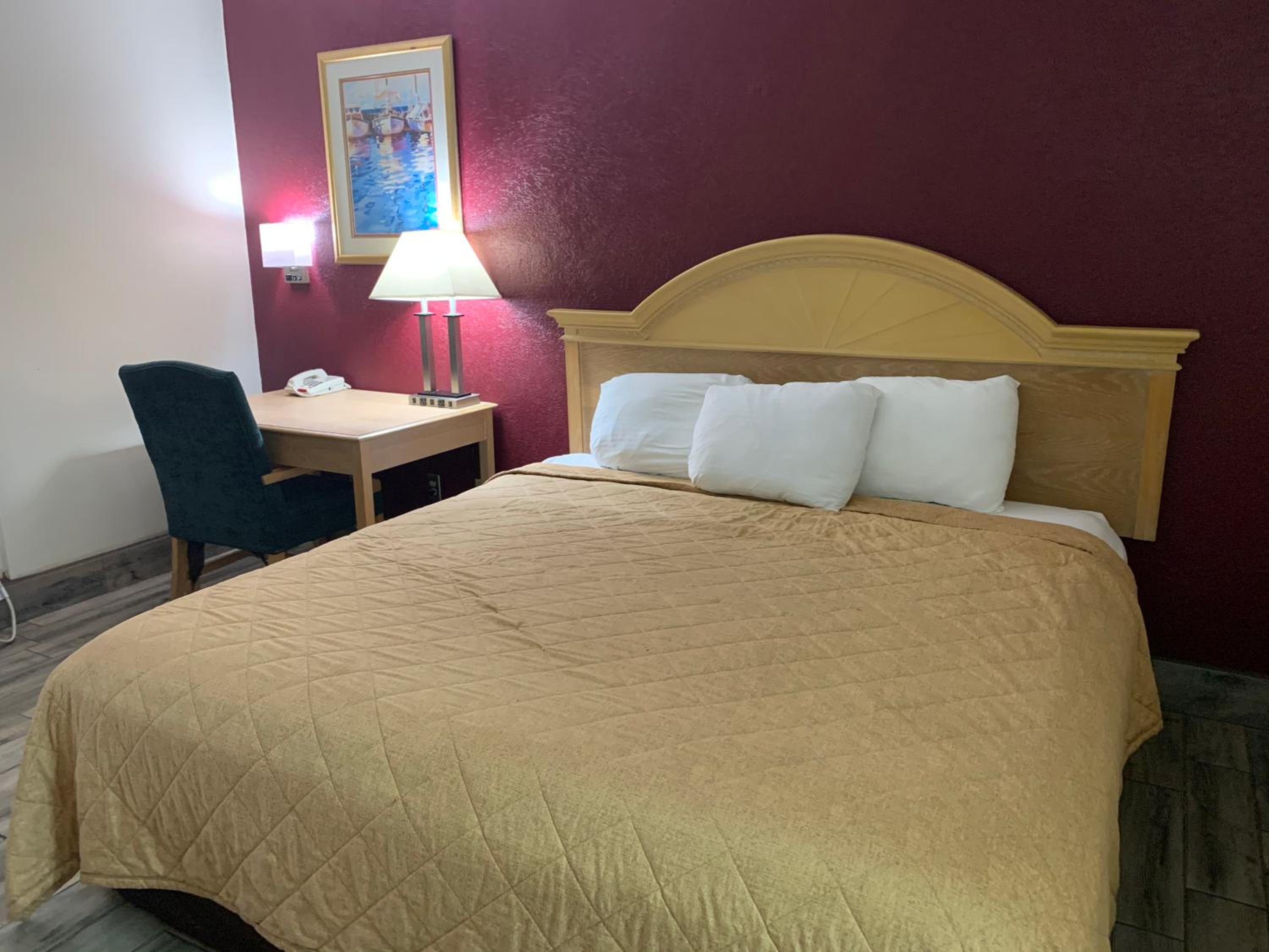 King Room - Non-Smoking - Photo 1
