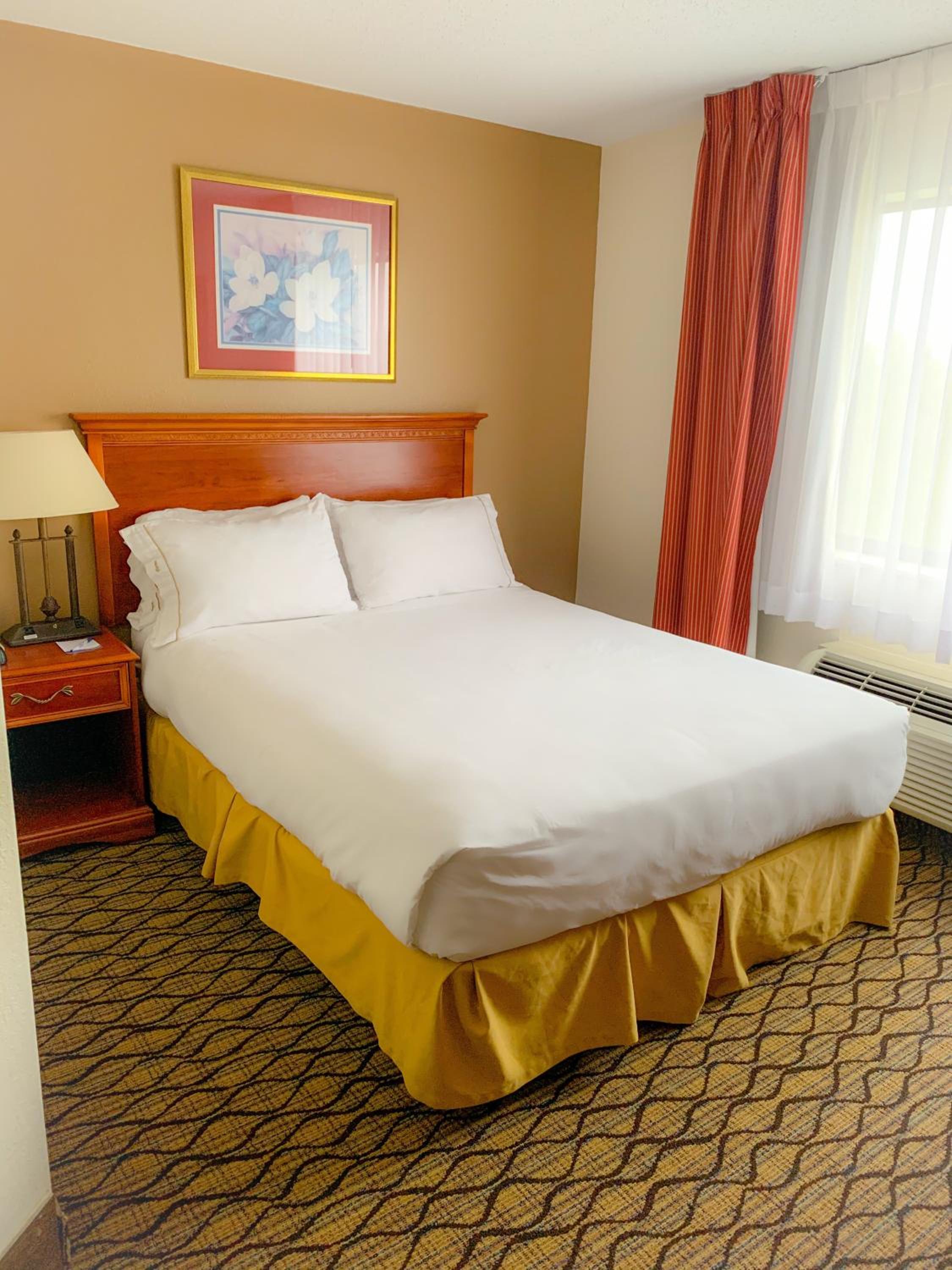 Queen Room - Non-Smoking - Photo 1