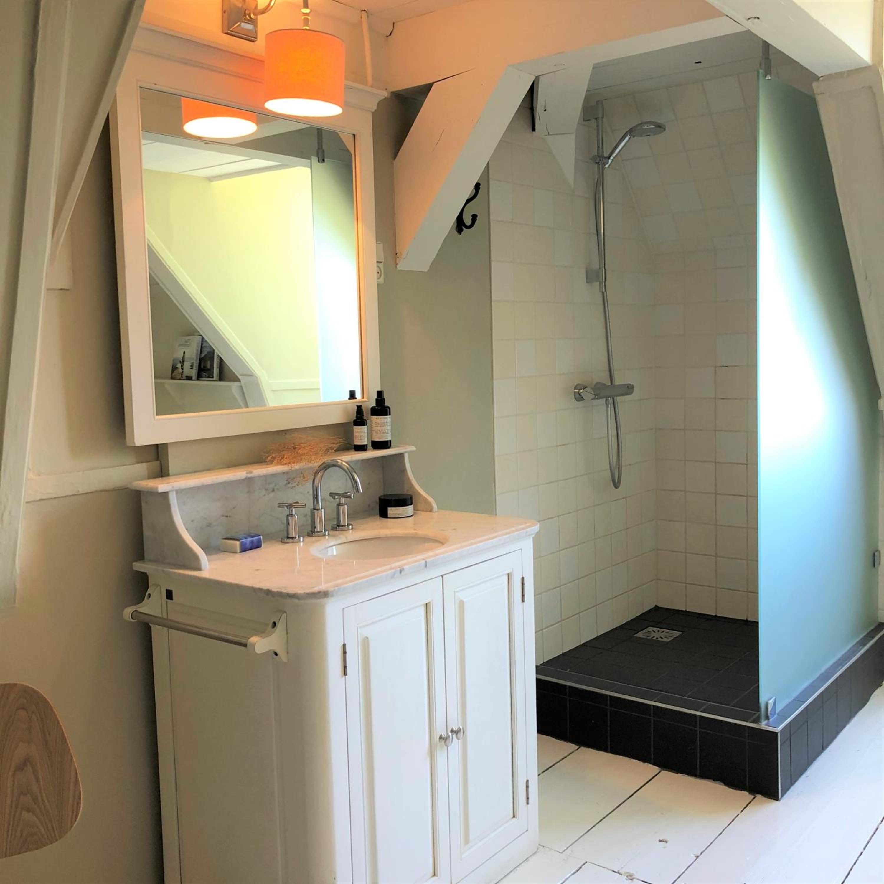 Budget Double Room - Photo 4