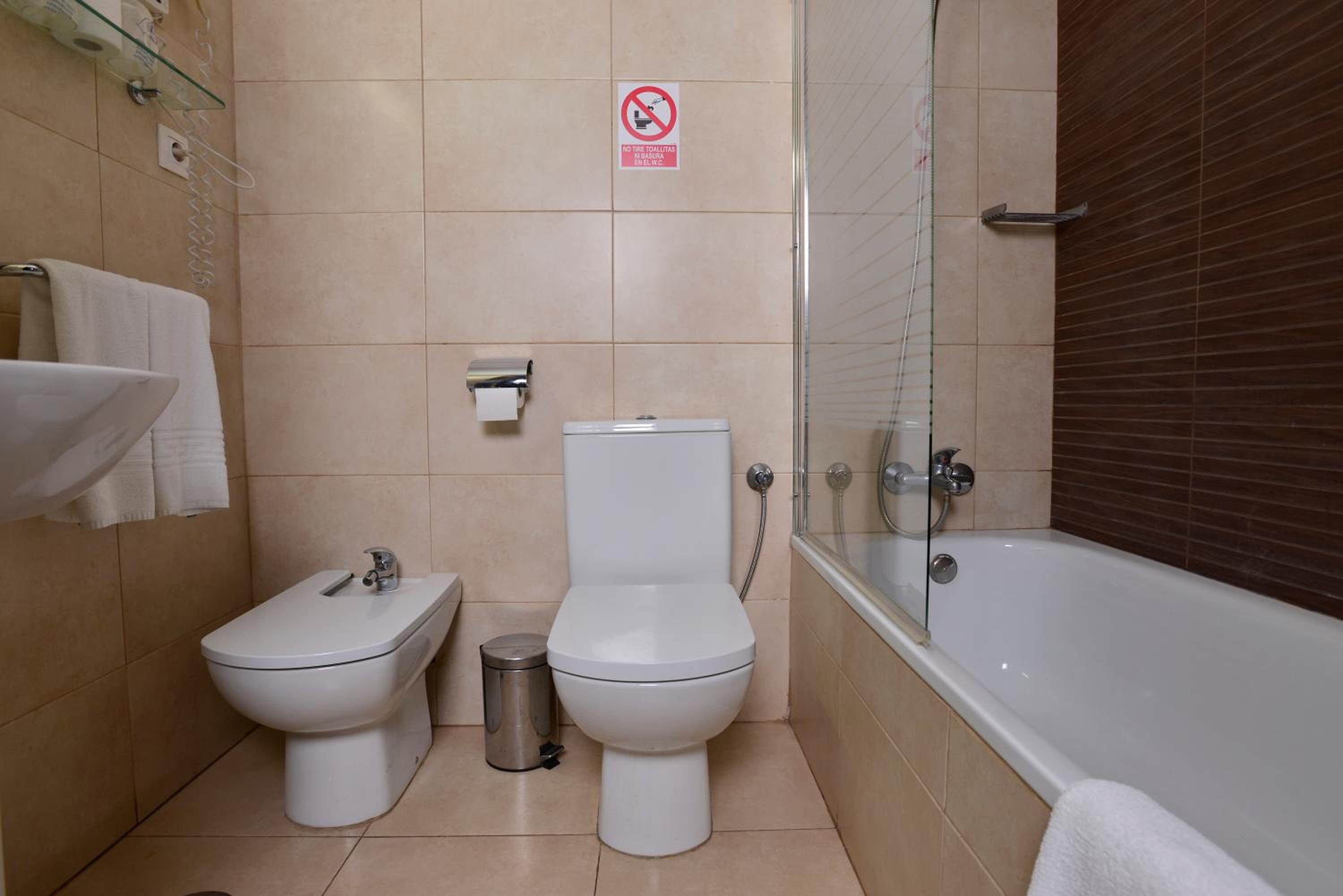 Double Room - Photo 5