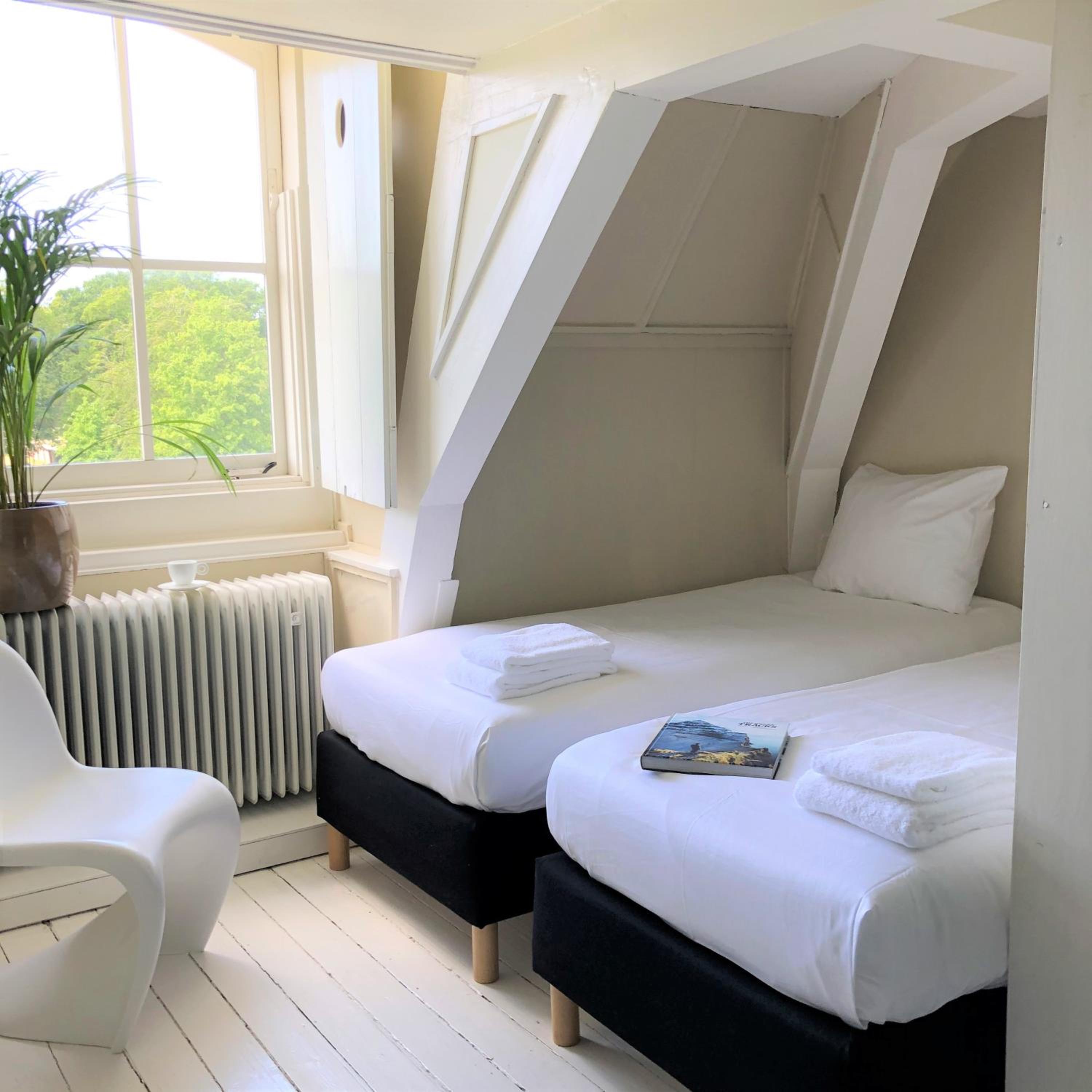 Quadruple Room with Private Bathroom photo 1
