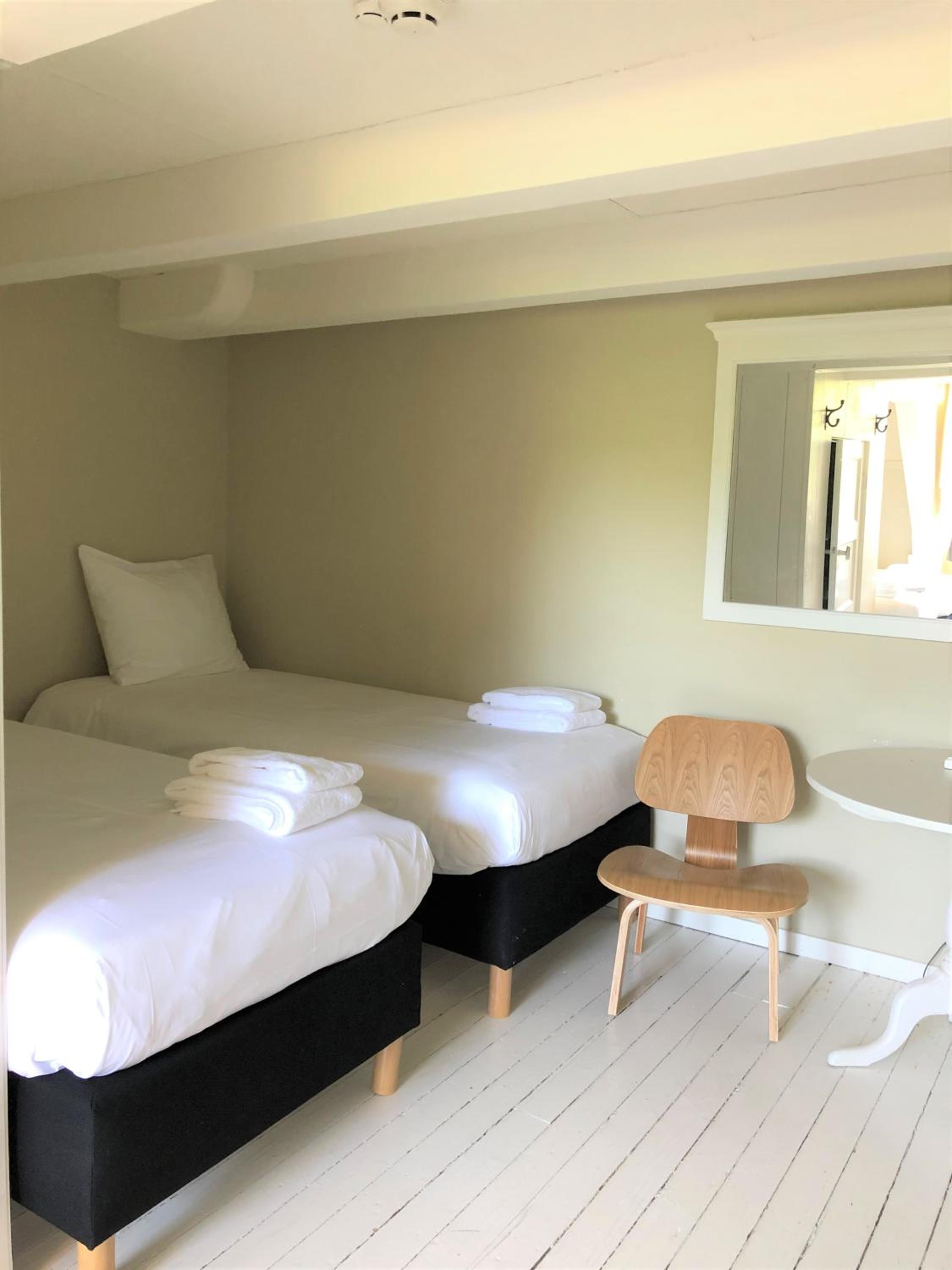Quadruple Room with Private Bathroom photo 3