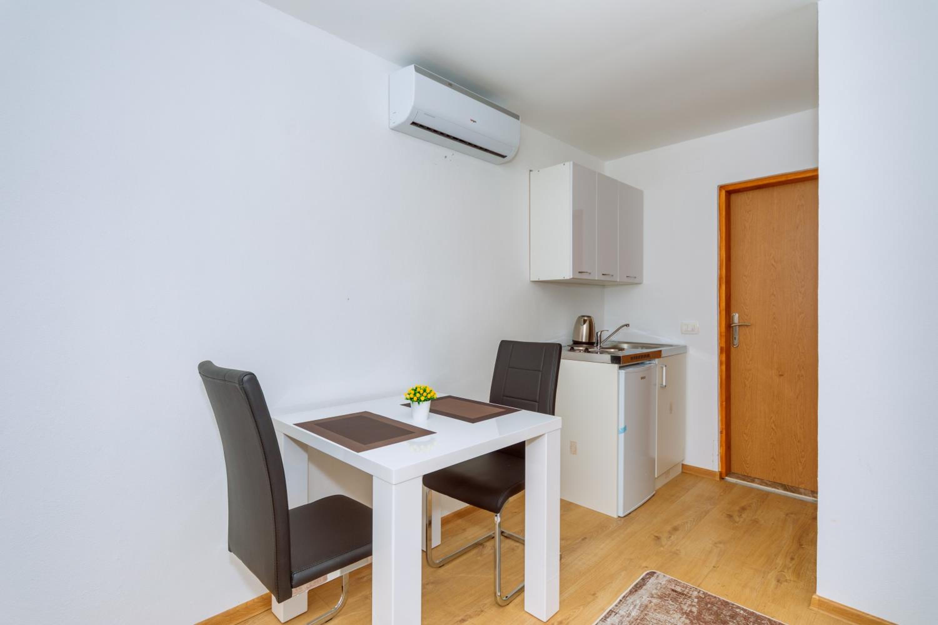 Apartment with Terrace photo 3