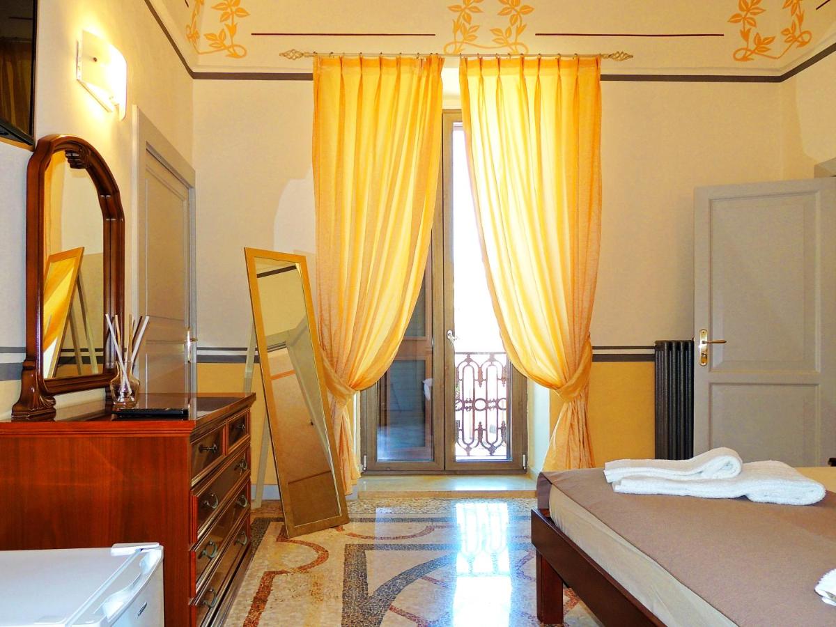 Queen Room with Balcony photo 1