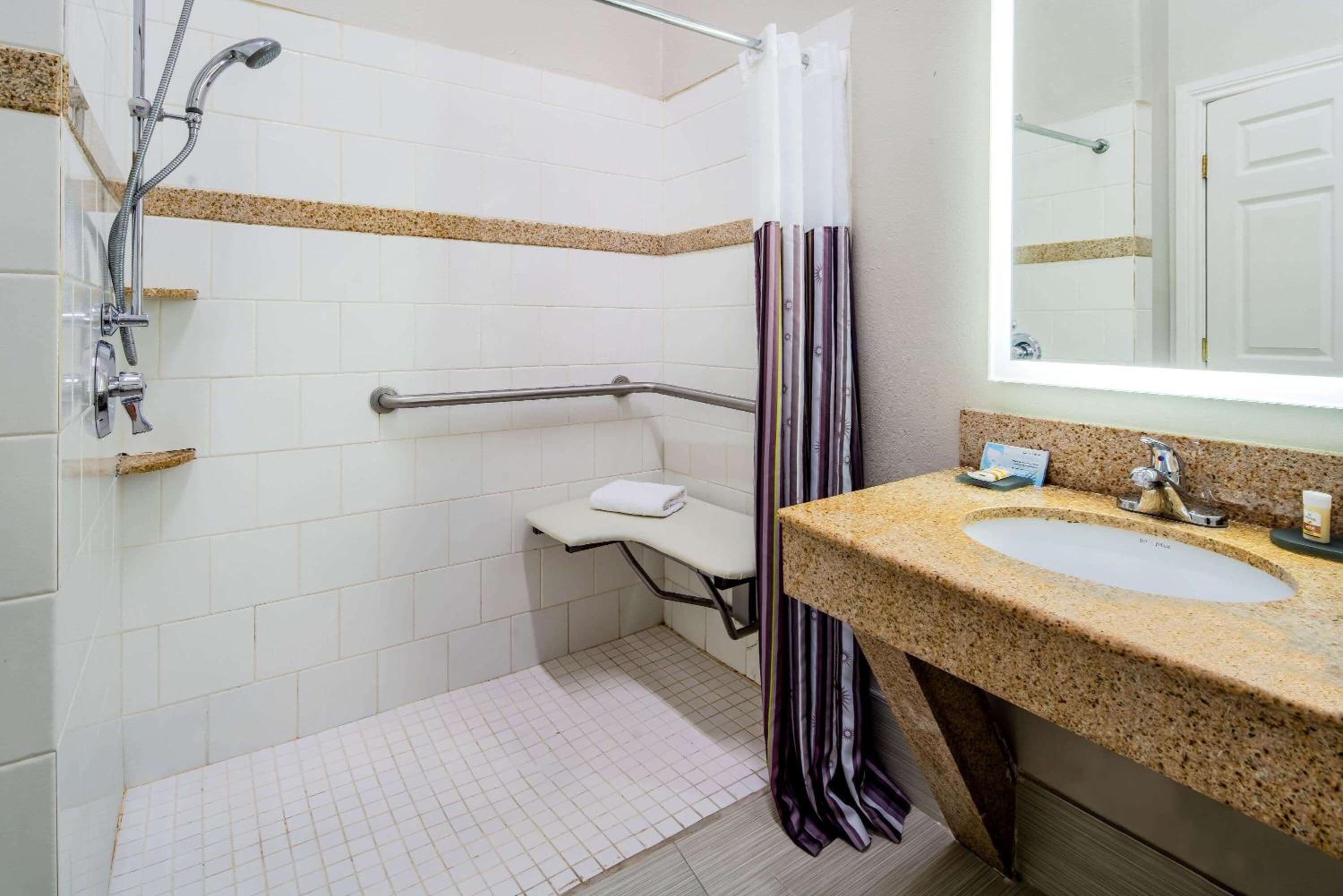 King Room - Disability Access - Photo 2