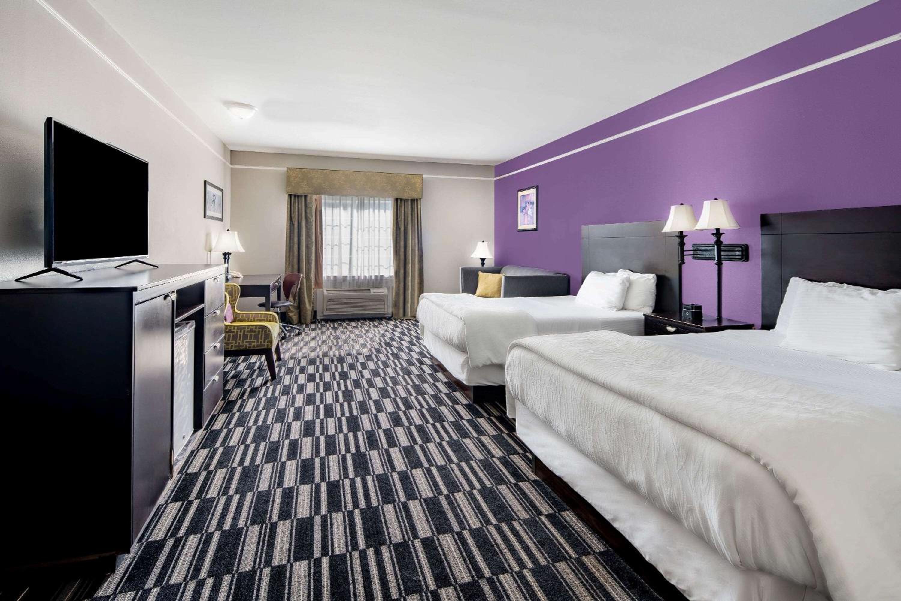 Studio Suite with Two Queen Beds - Non-Smoking - Photo 4