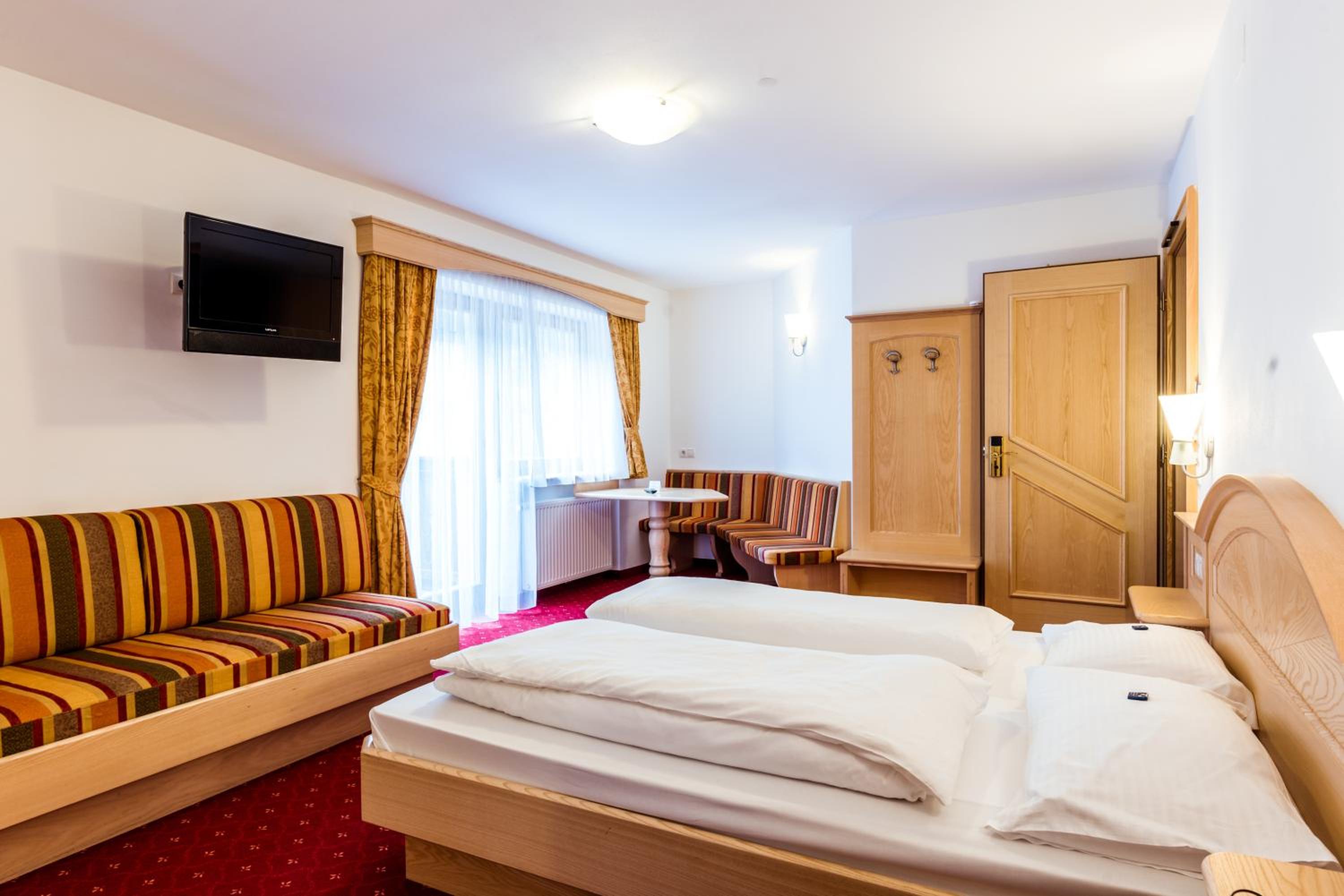 Large Double Room photo 3