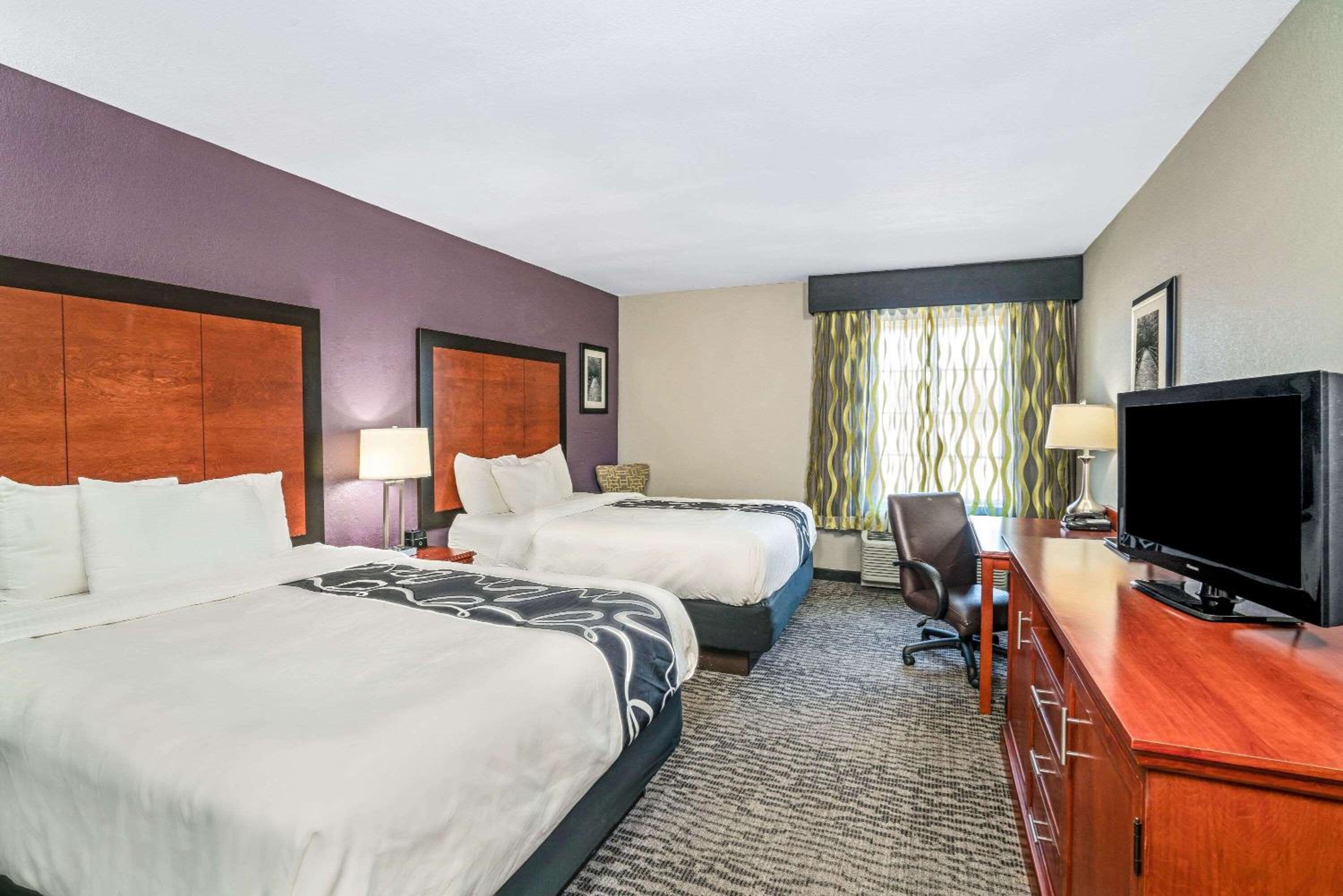 Queen Room with Two Queen Beds photo 1