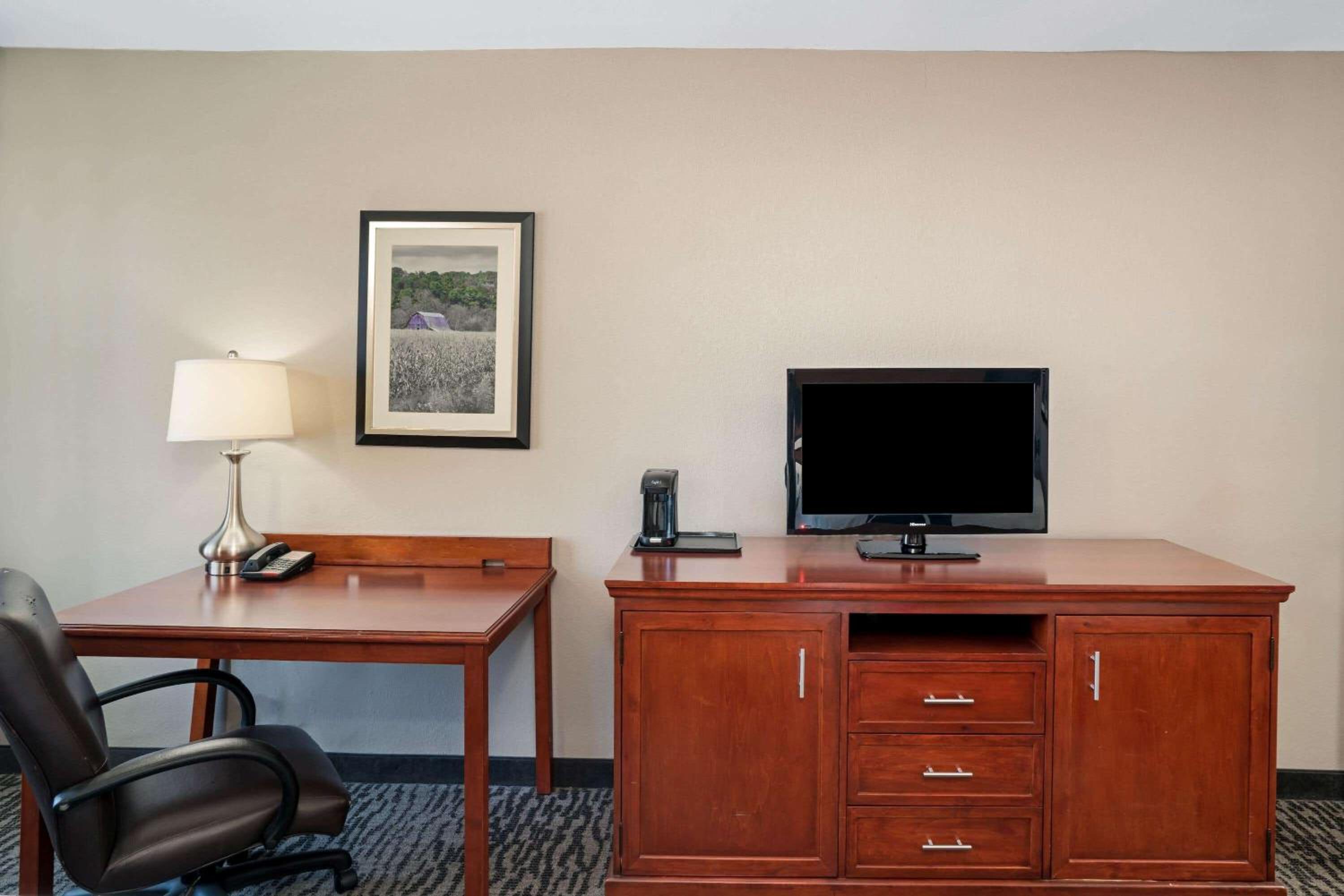 King Room - Disability Access photo 2