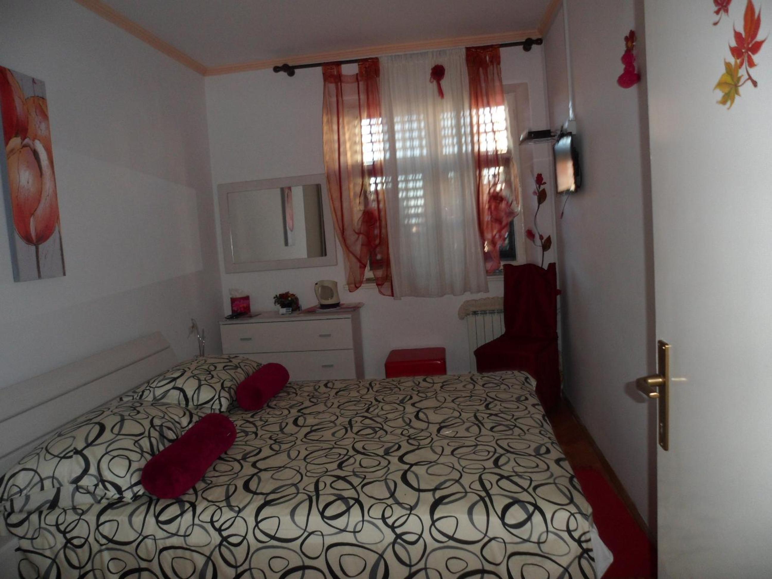 Double Room with Private External Bathroom photo 1