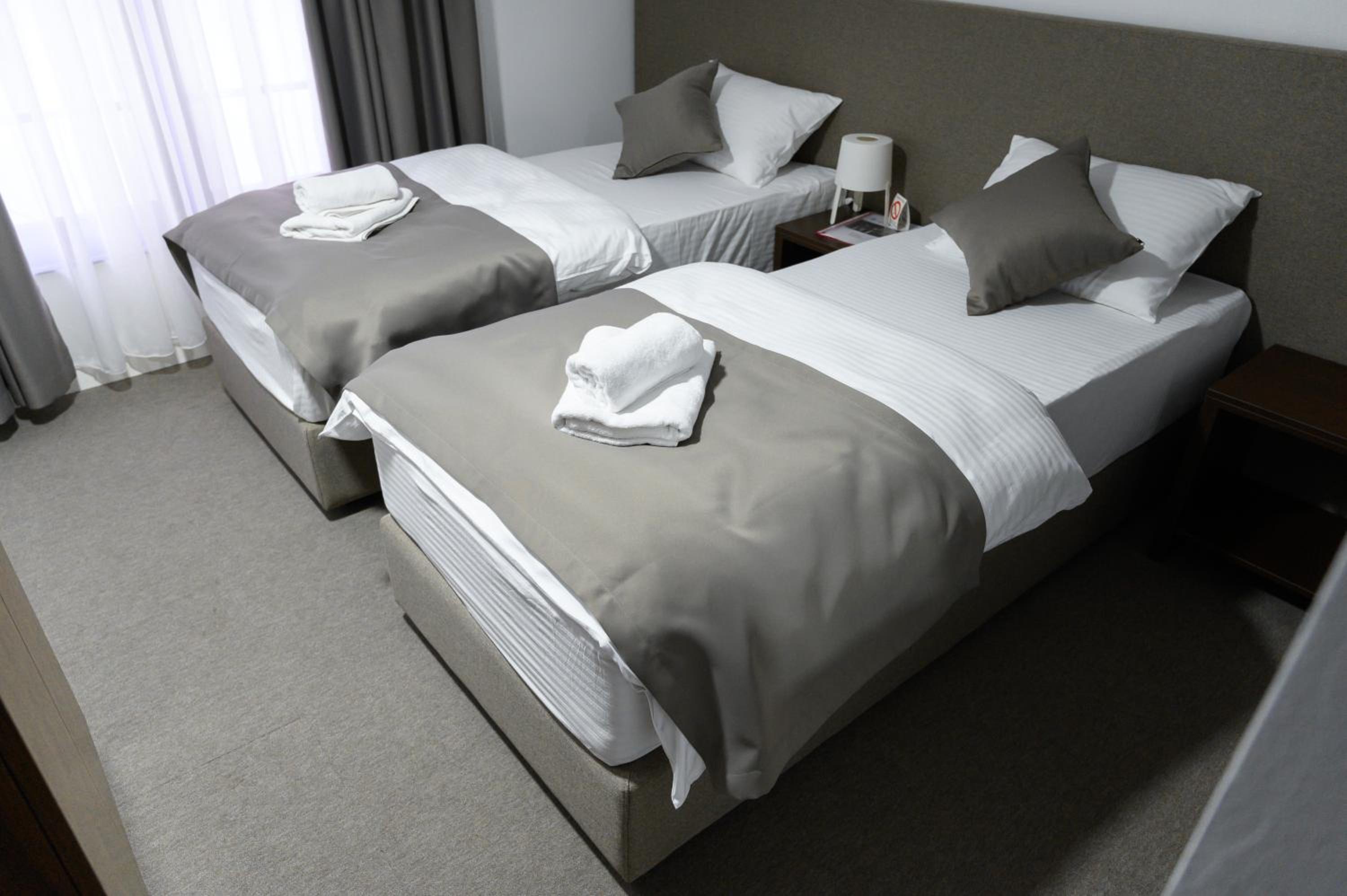 Twin Room with Lake View photo 1