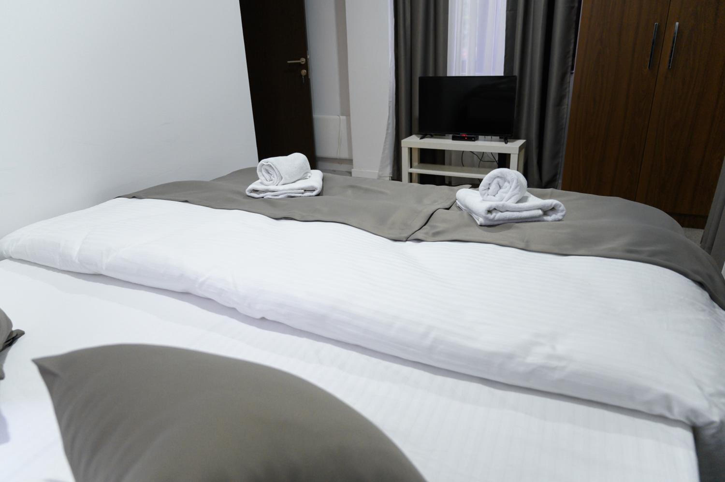 Twin Room with Bathroom photo 2