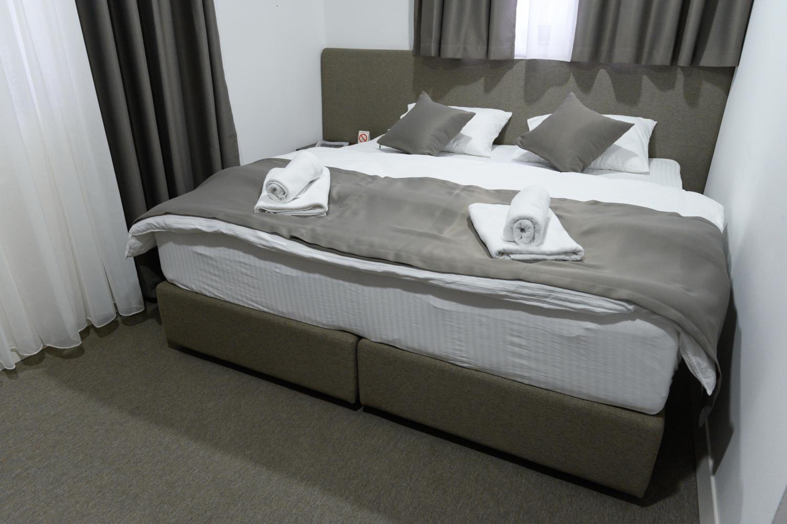 Twin Room with Bathroom photo 1