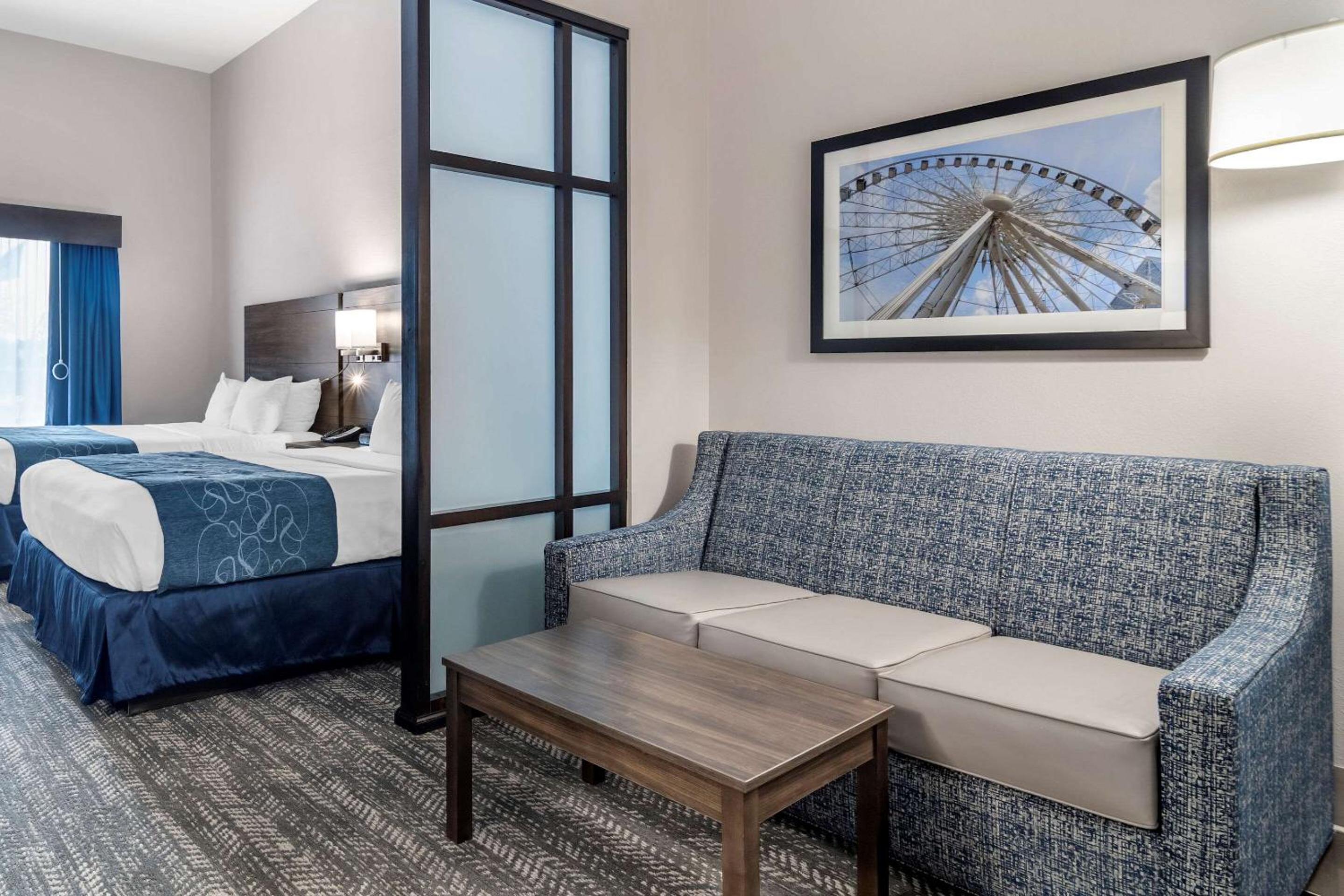 Queen Suite with Two Queen Beds - Non-Smoking - Photo 5