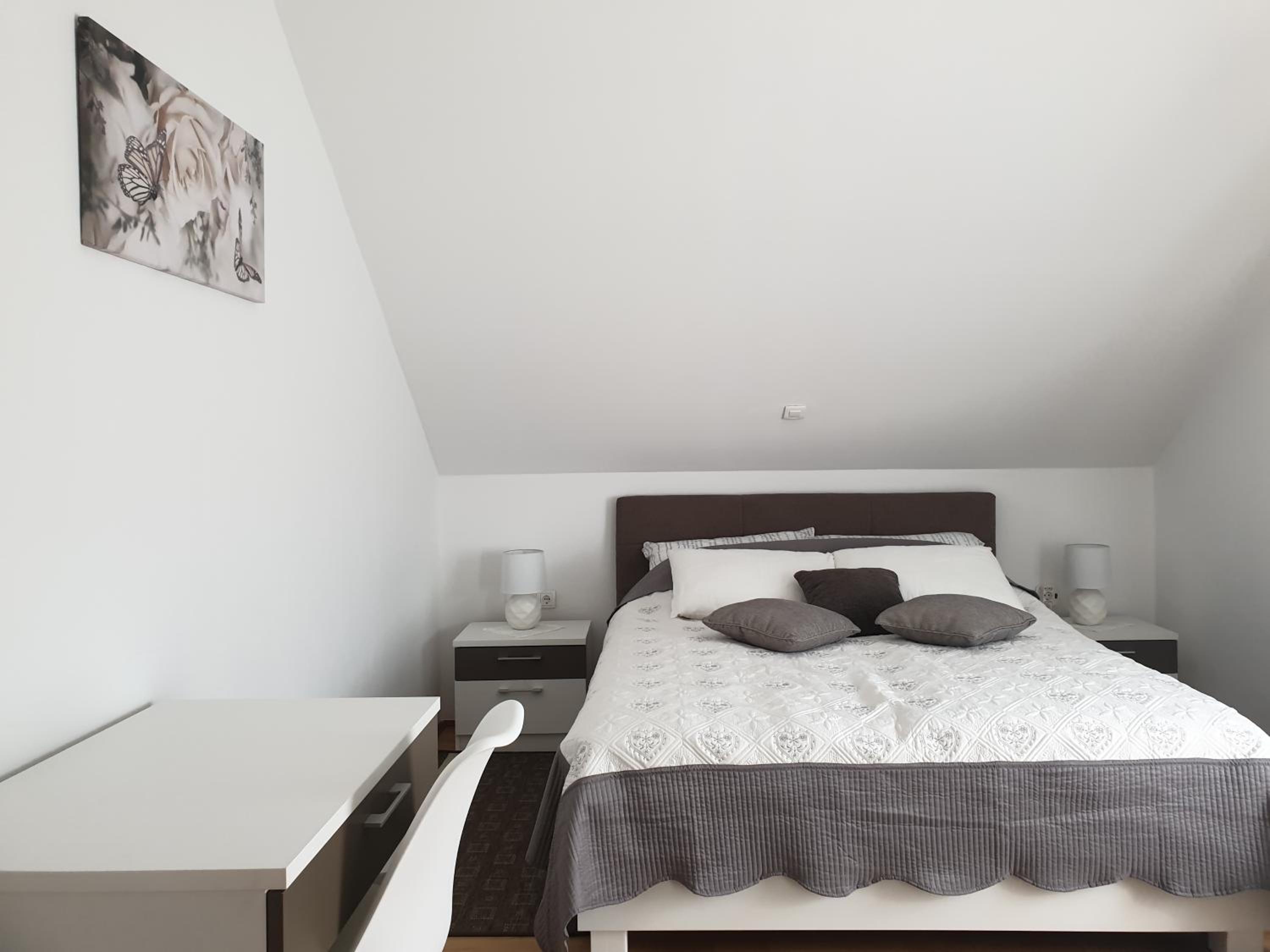One-Bedroom Apartment - Photo 10