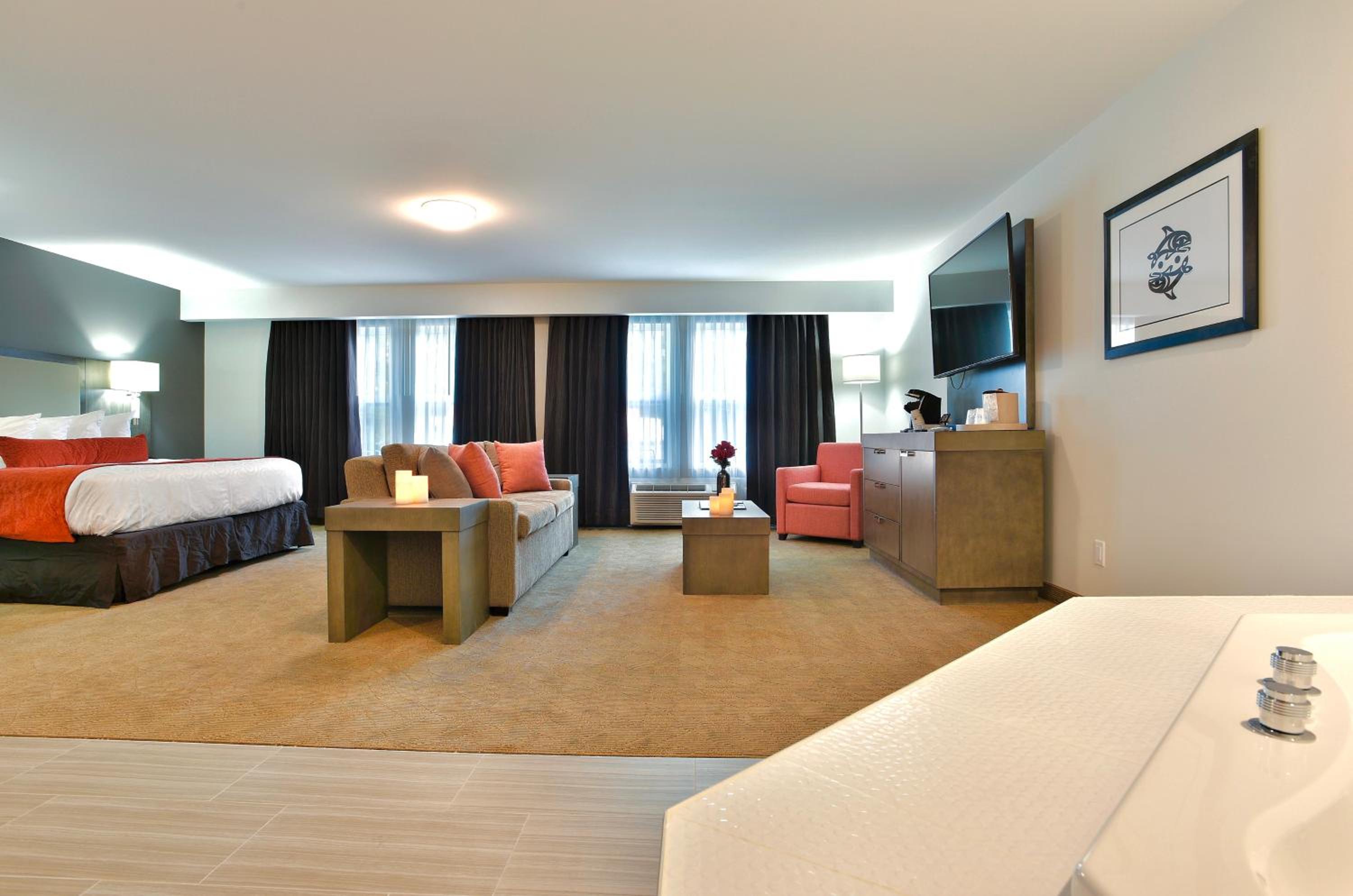Large King Room with Spa Bath - Non-Smoking photo 2