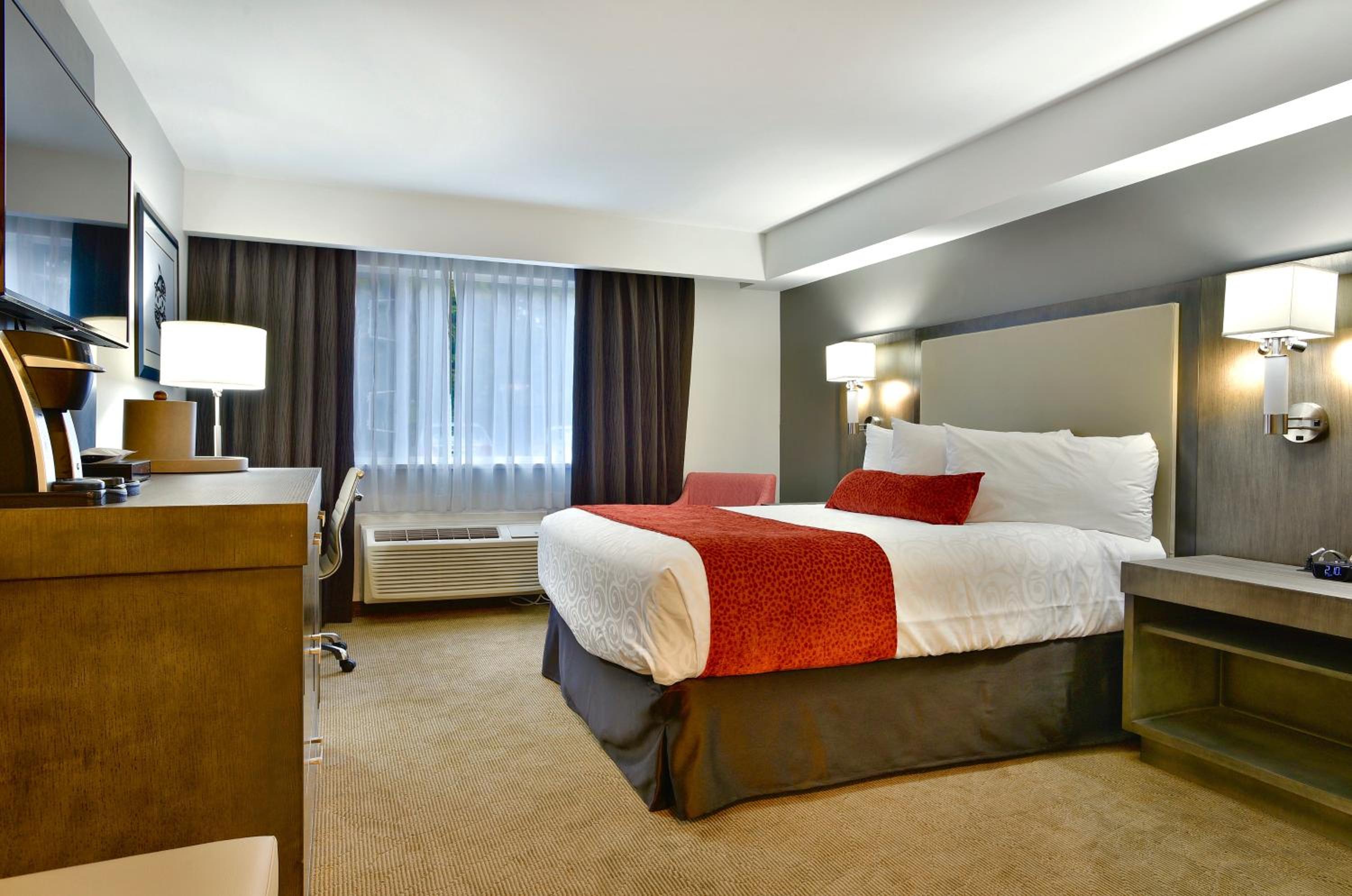 Queen Room with Bath Tub - Disability Access/Non-Smoking  photo 1