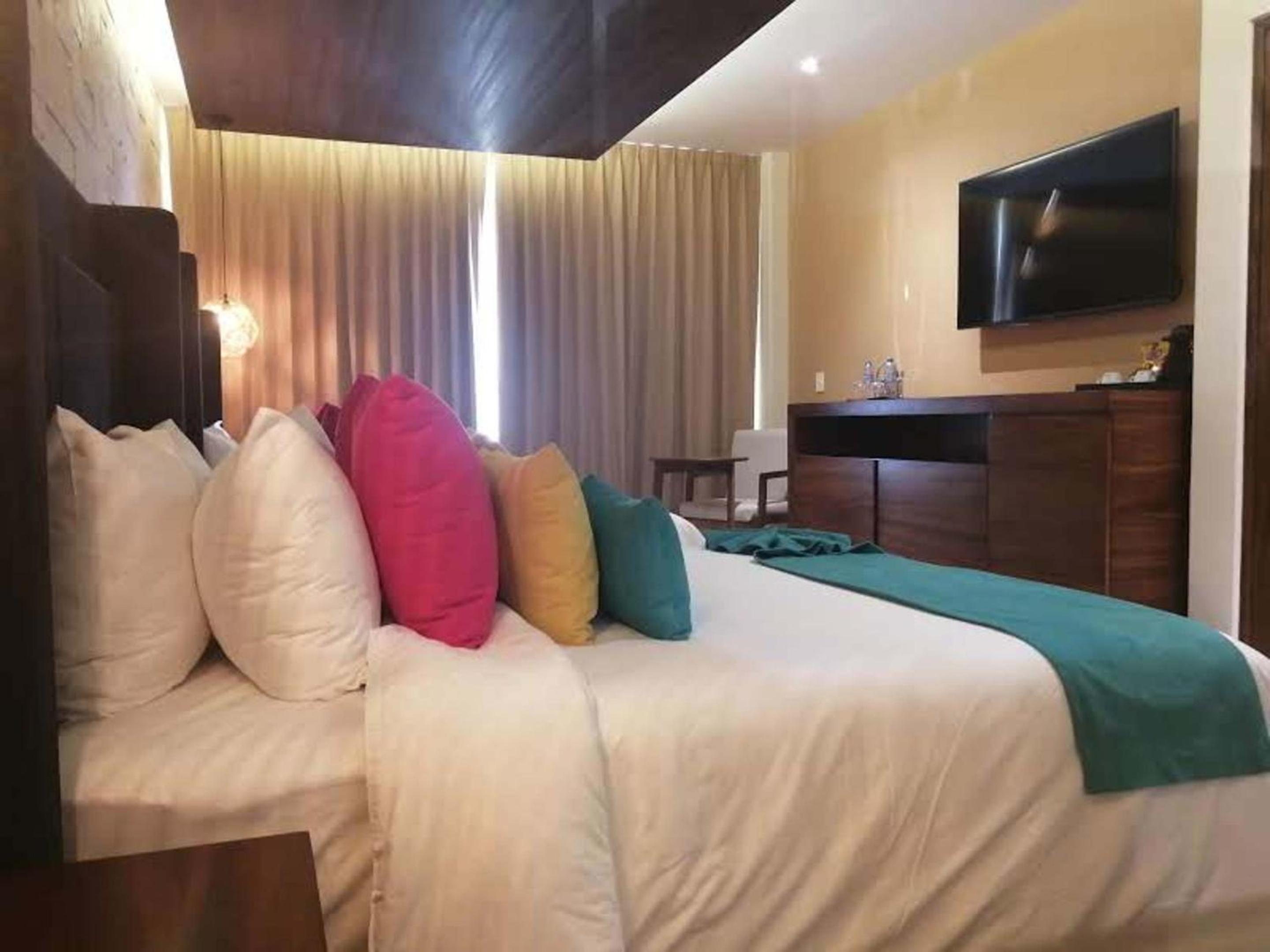 Luxury Junior Suite Extra Large King Bed Ocean View with Balcony