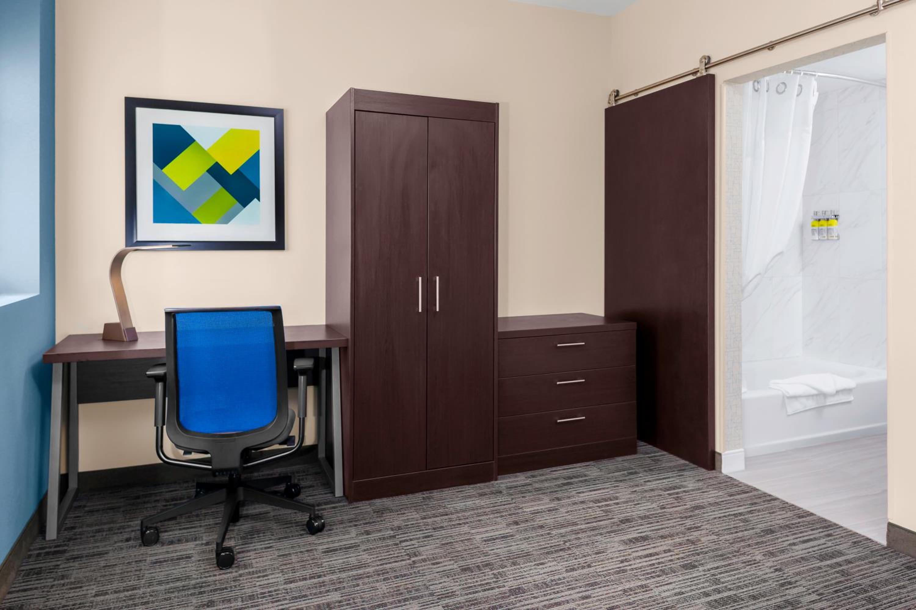 Queen Room with Two Queen Beds - Hearing Accessible/Non-Smoking photo 1