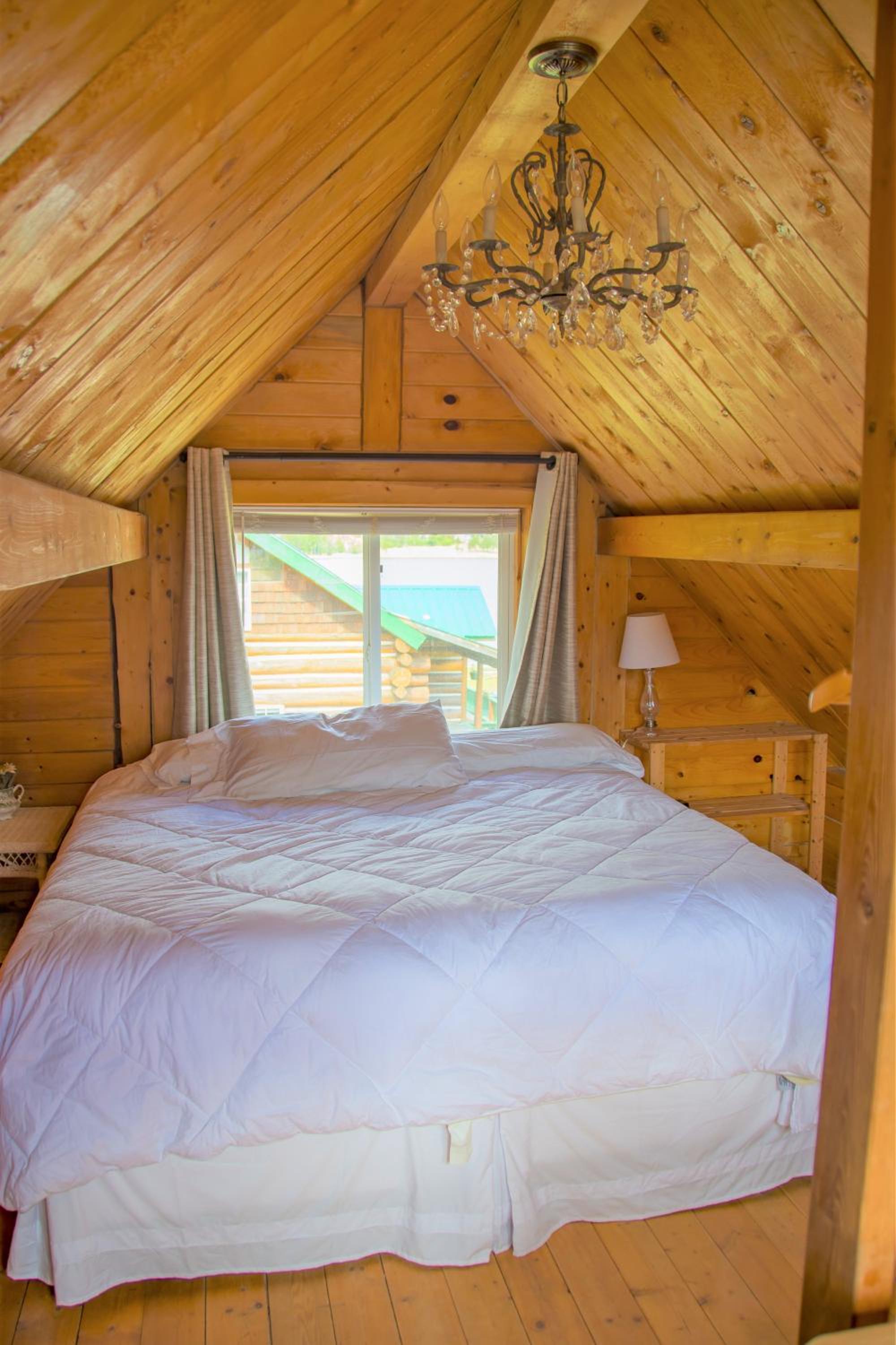 King Suite with Balcony - Photo 5