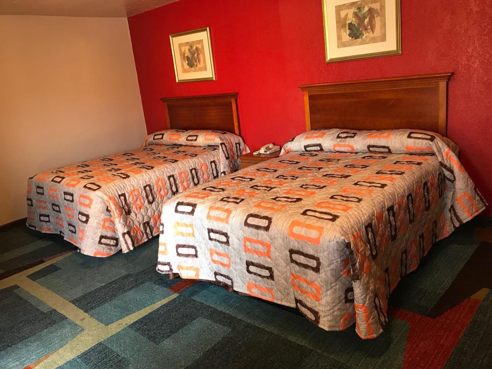 Queen Room with Two Queen Beds photo 1