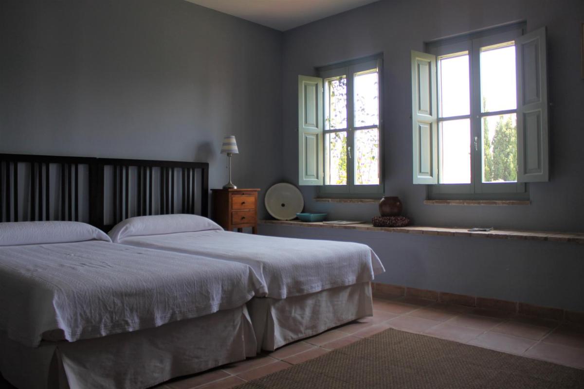 Twin Room - Photo 9