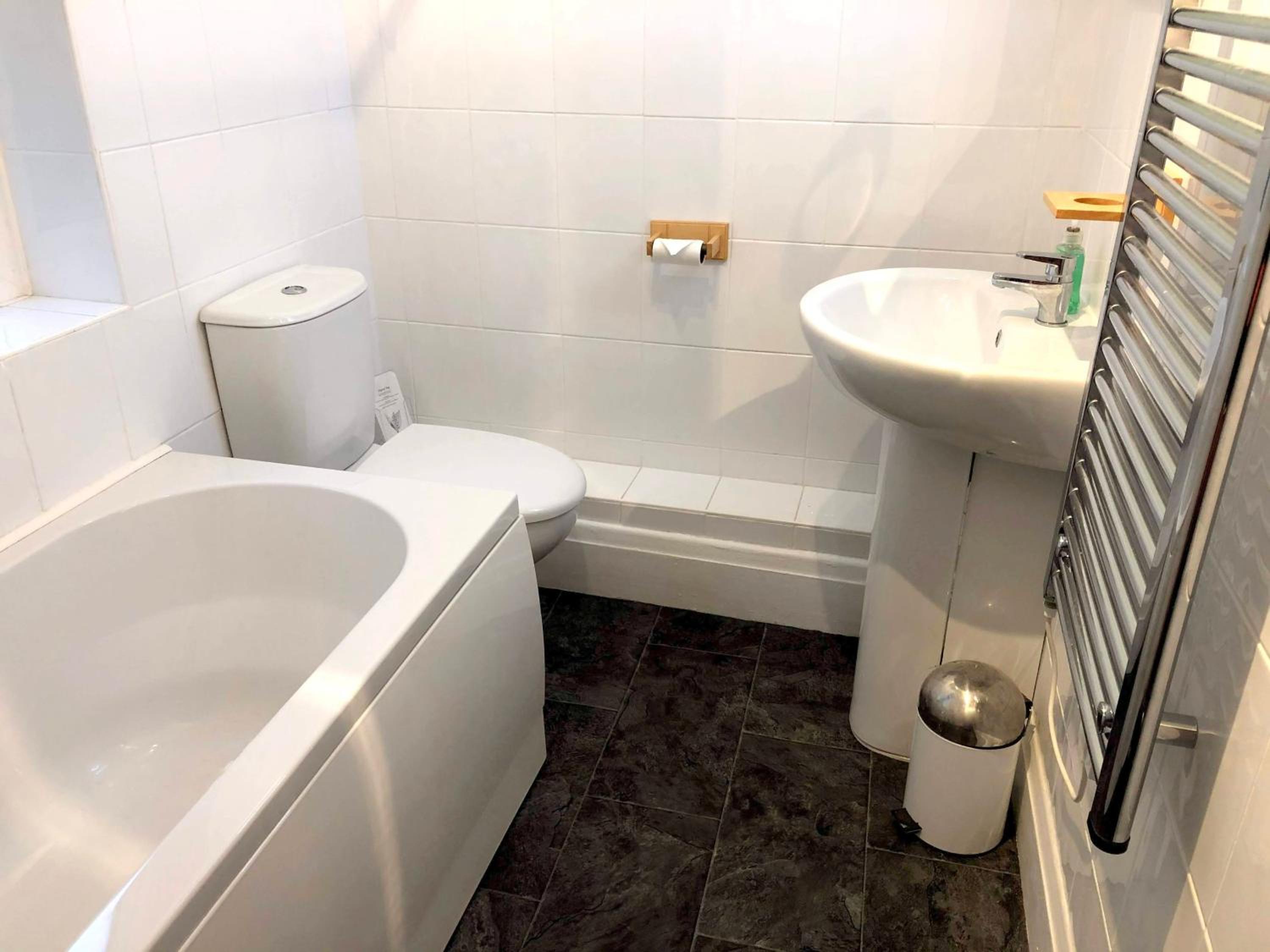 Superior Quadruple Room - Photo 17