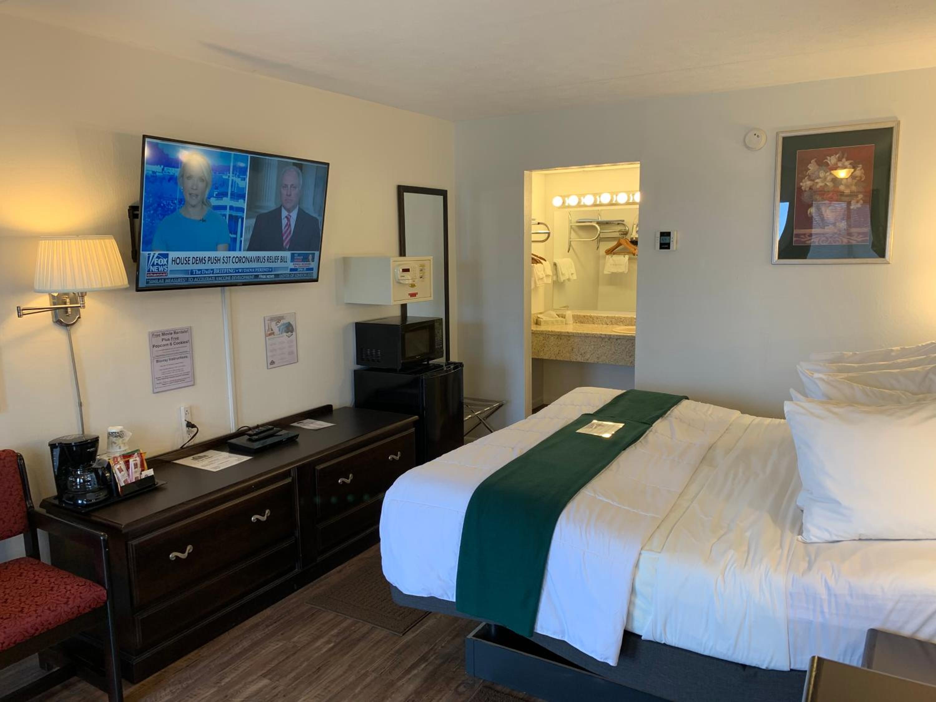 Deluxe King Room-First Floor