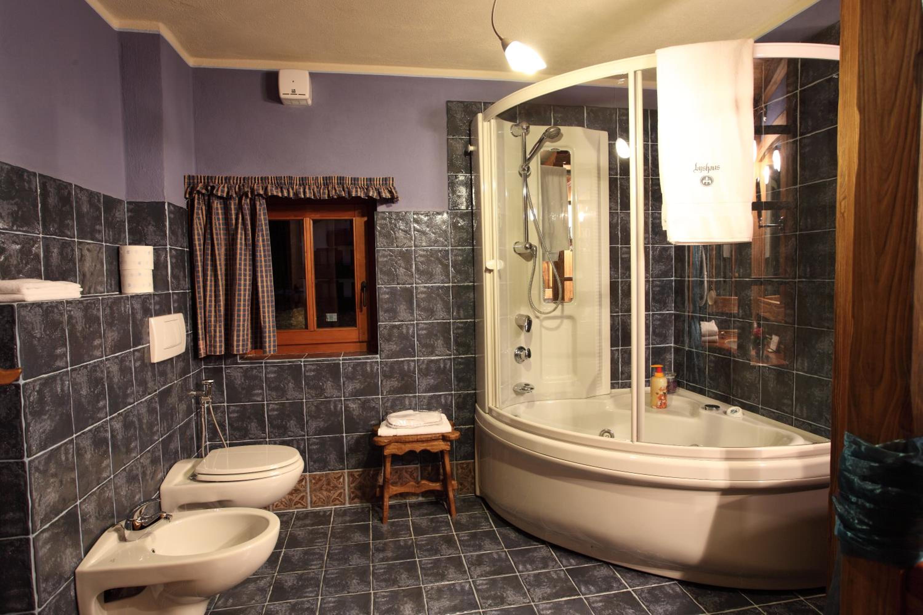 Suite (2 Adults) - Photo 32