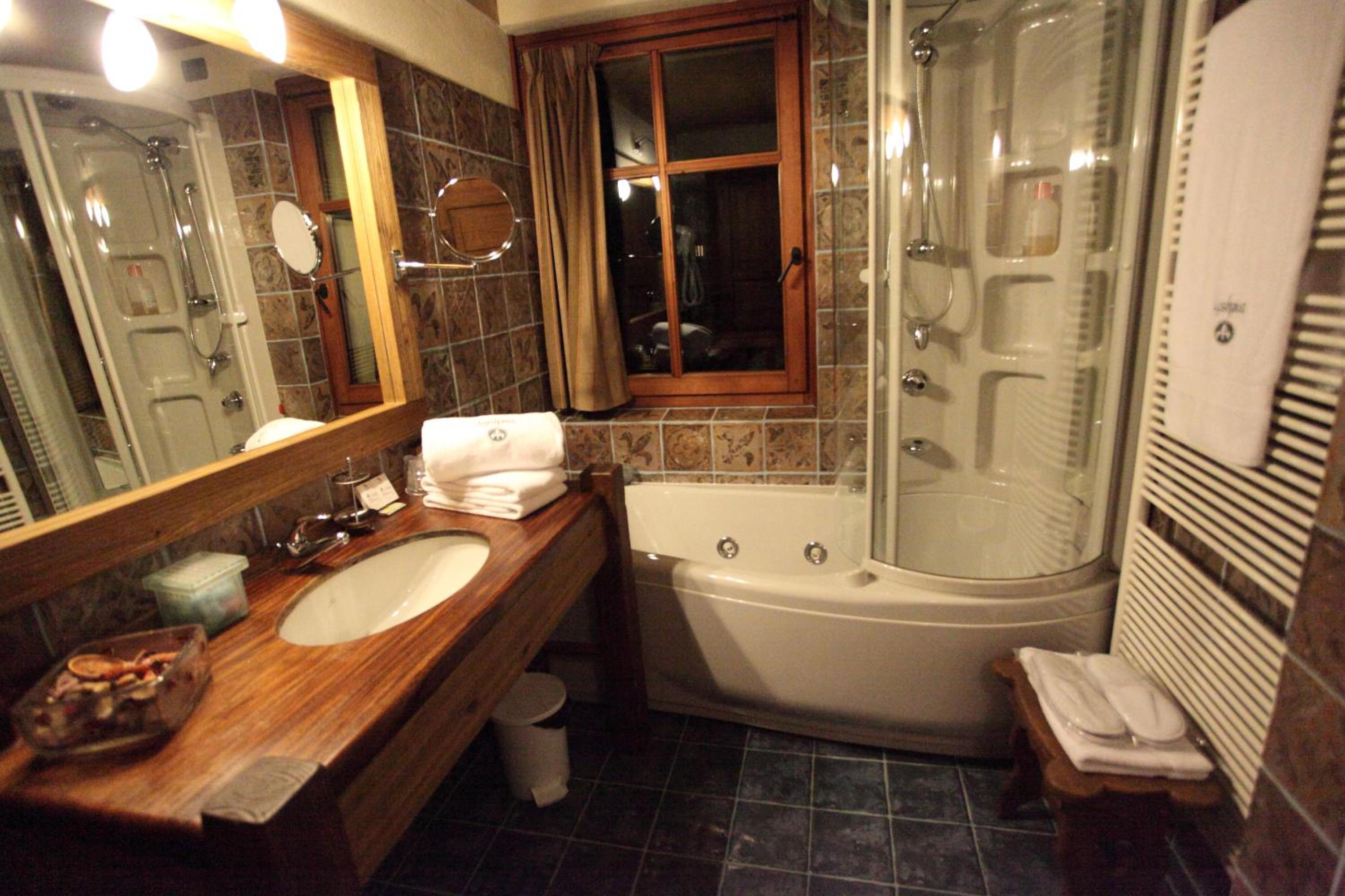 Suite (2 Adults) - Photo 8