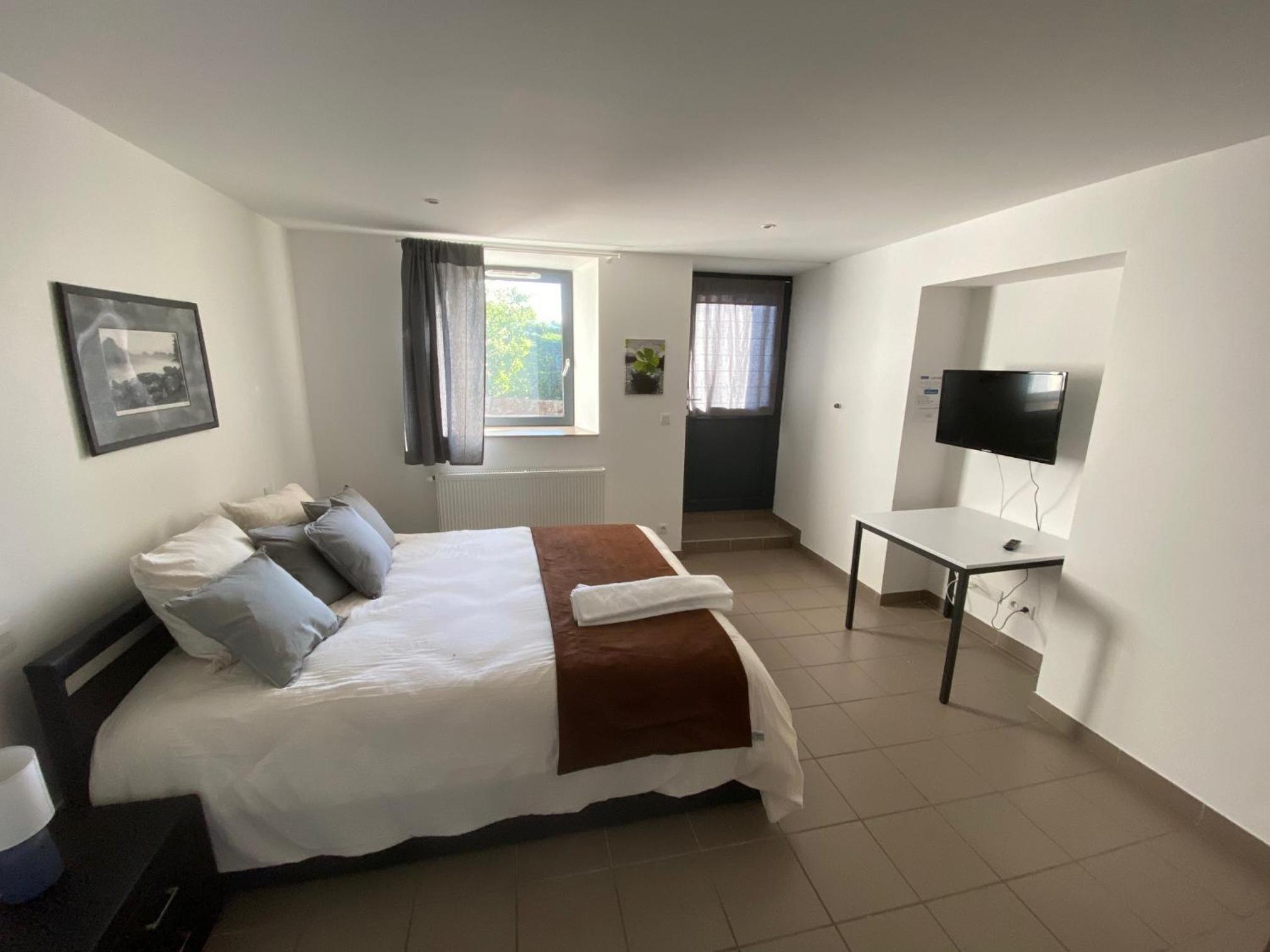 Standard Double Room - Photo 2