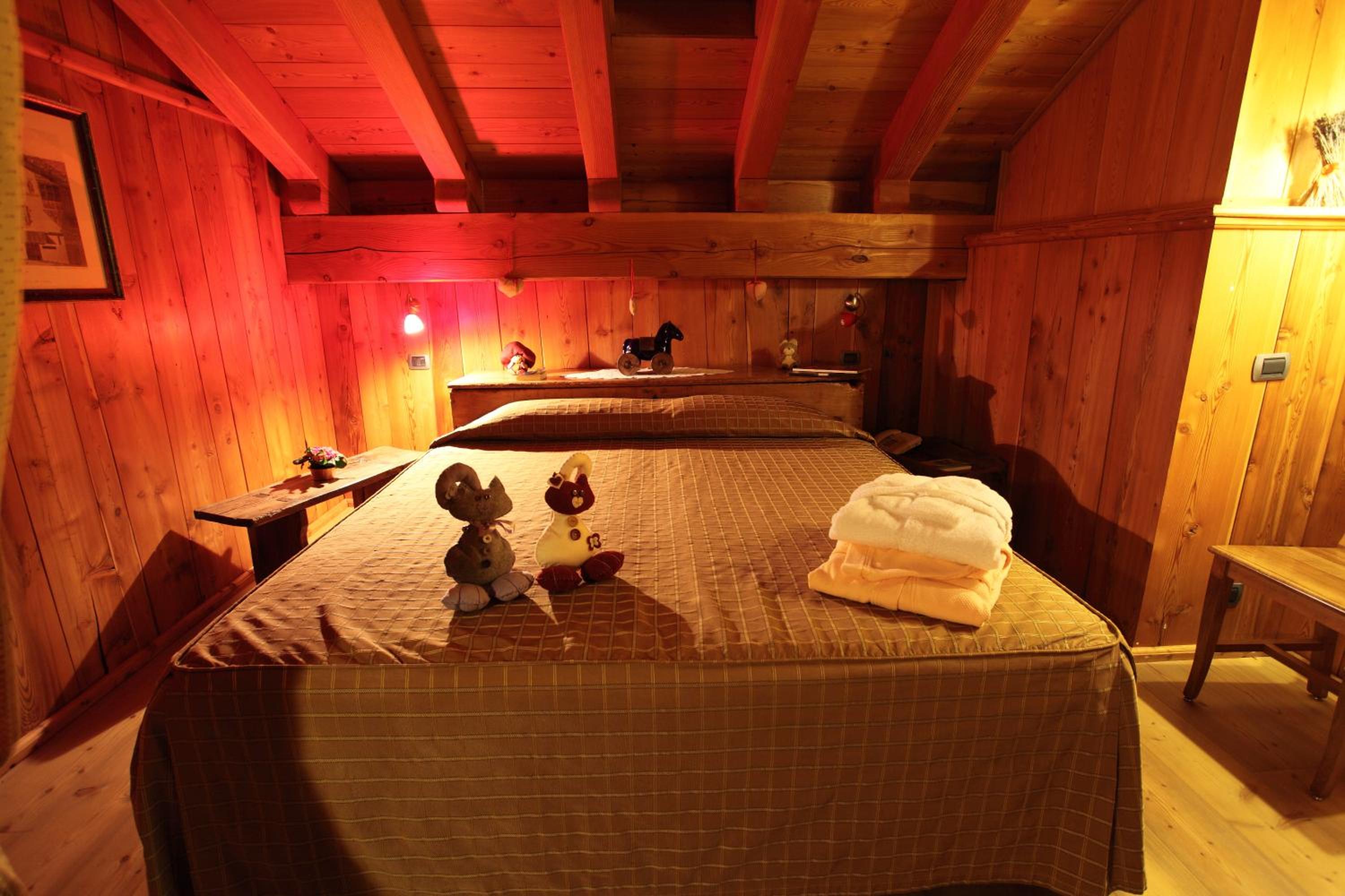 Suite (2 Adults) - Photo 12