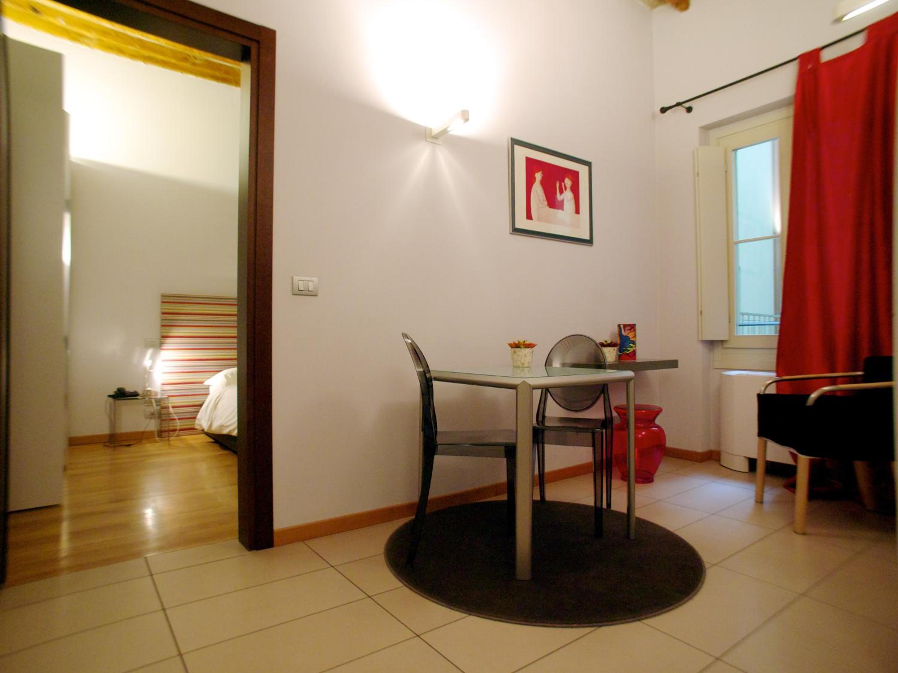 One-Bedroom Apartment with Courtyard View  - Photo 4