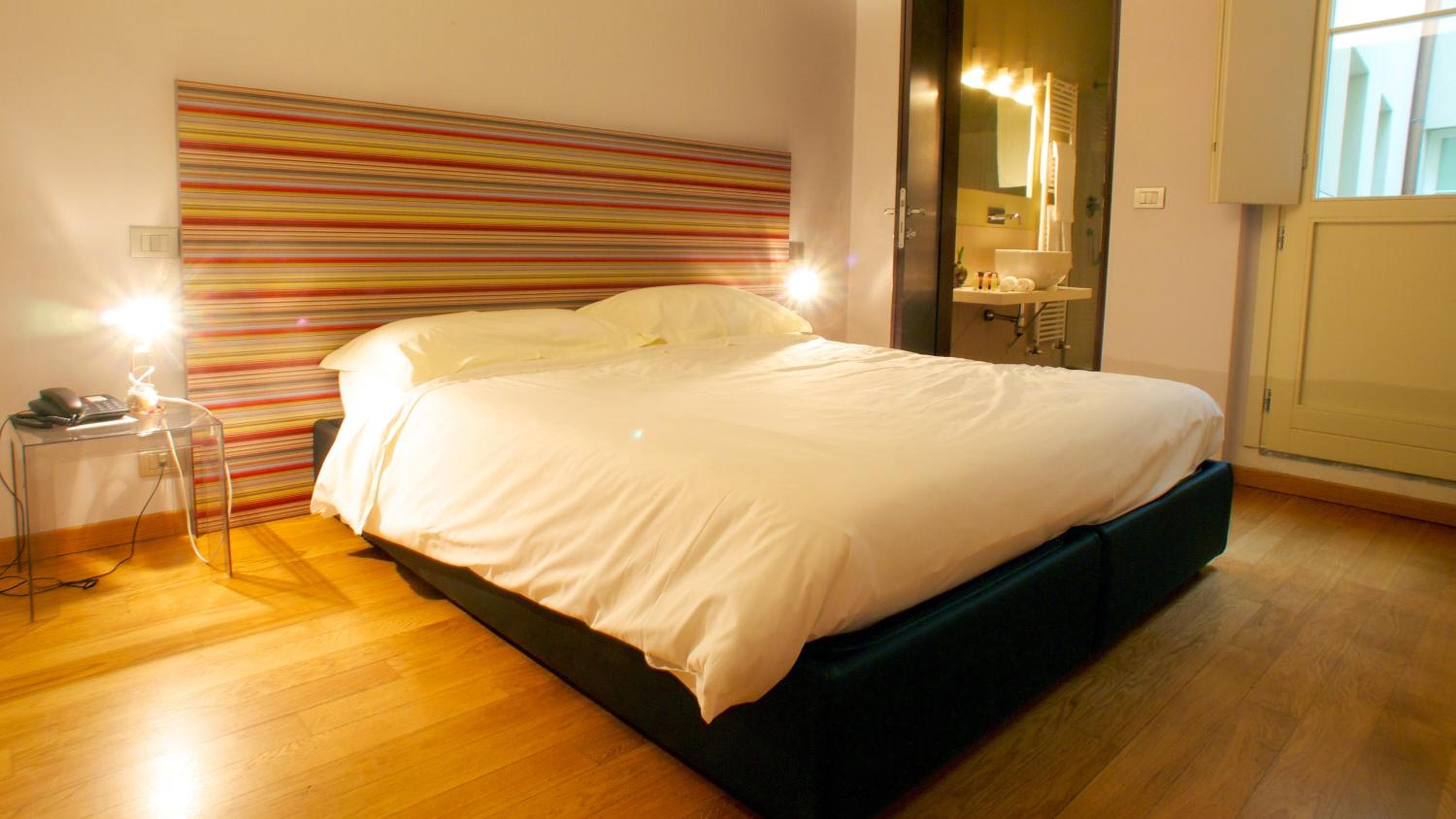 One-Bedroom Apartment with Courtyard View  - Photo 2