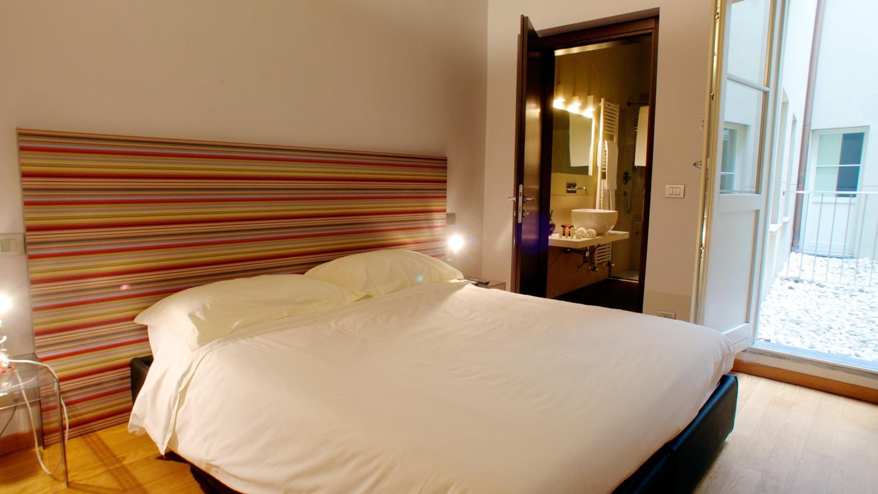 One-Bedroom Apartment with Courtyard View  - Photo 3