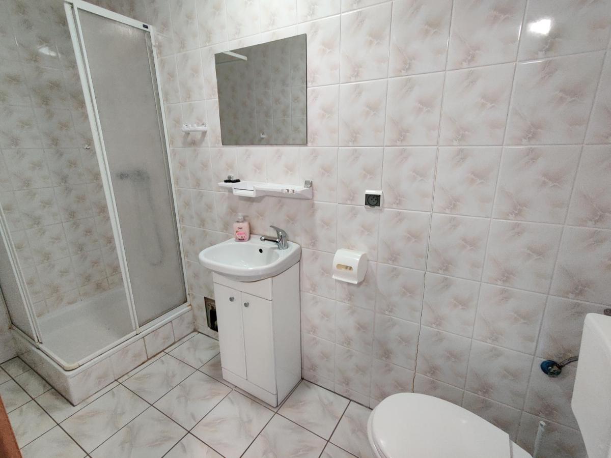 Quadruple Room with Private Bathroom photo 3