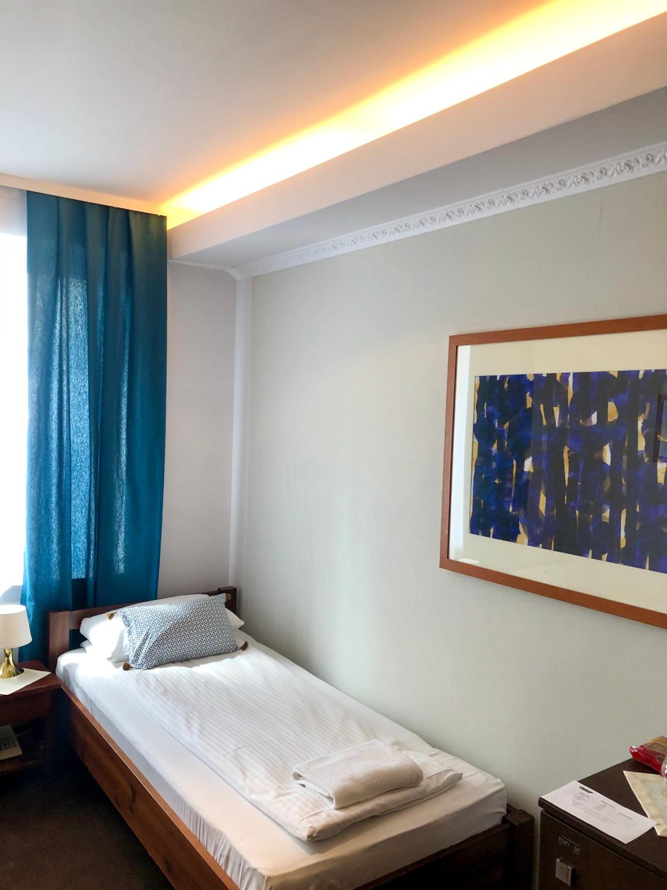 Twin Room - Photo 4