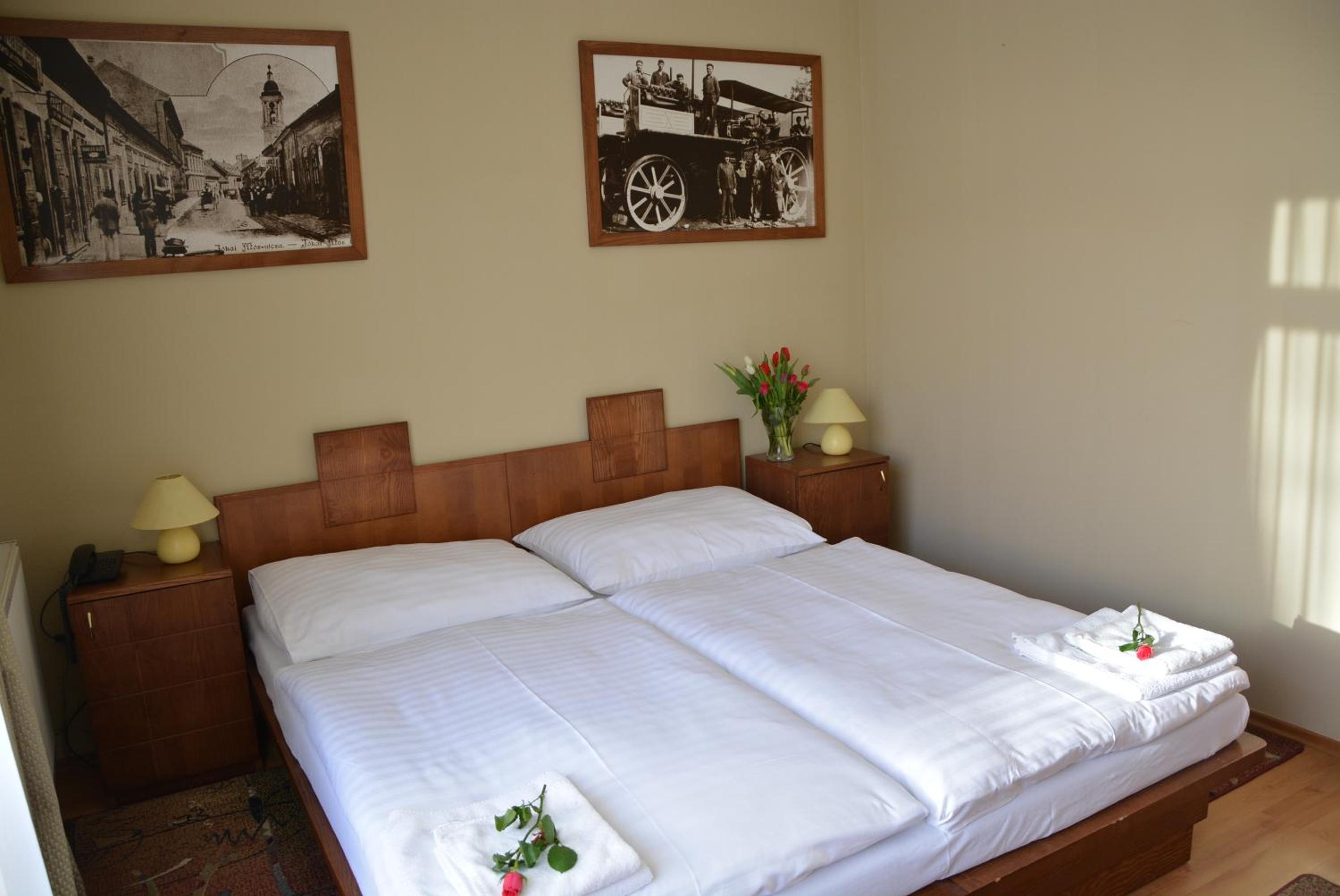 Double or Twin Room - Photo 7