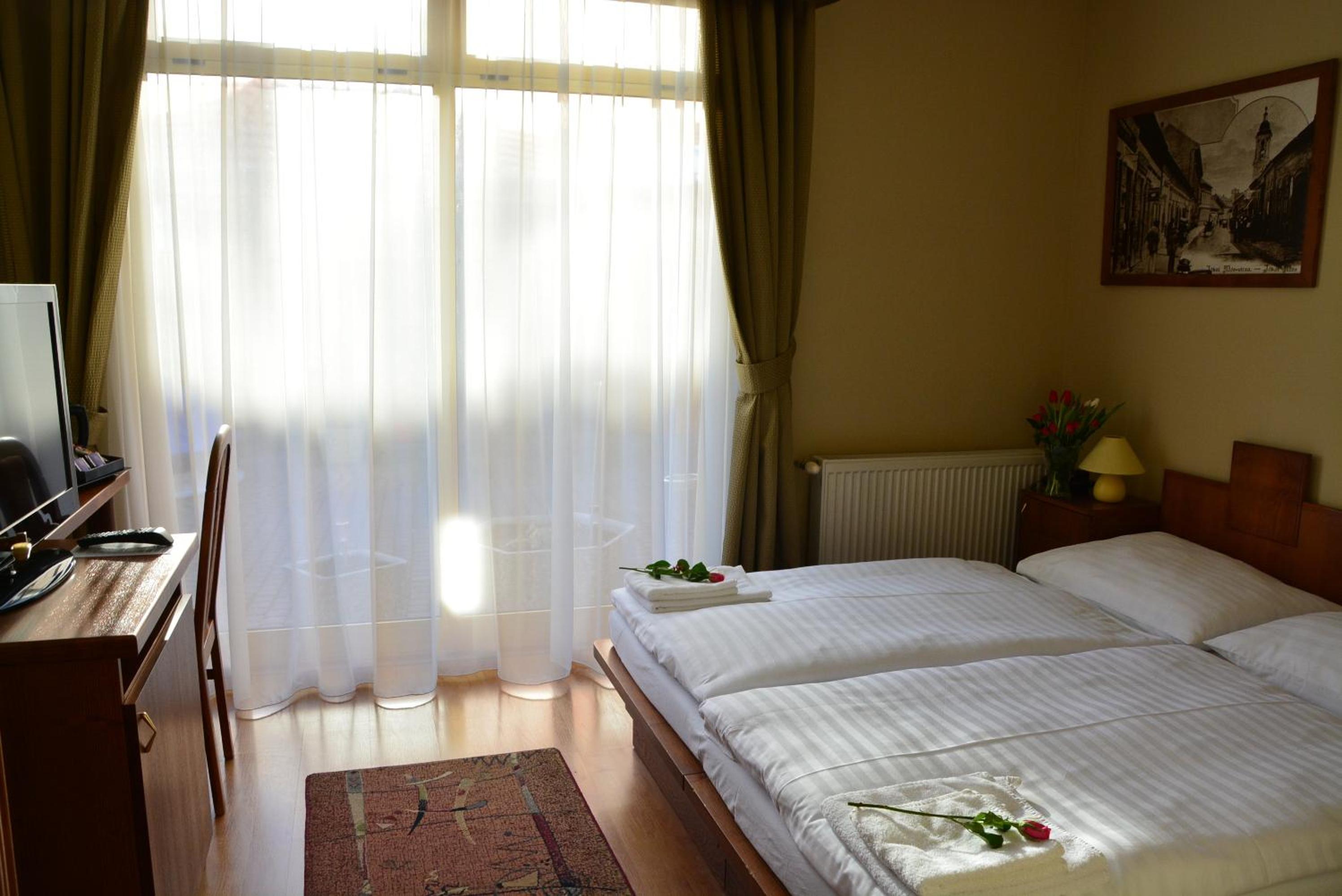Double or Twin Room - Photo 1