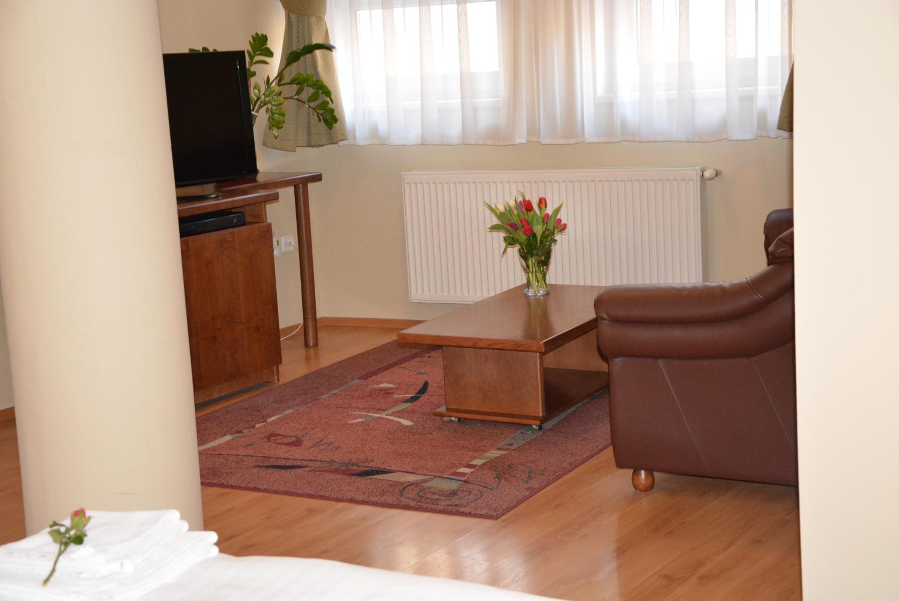 Double or Twin Room - Photo 4