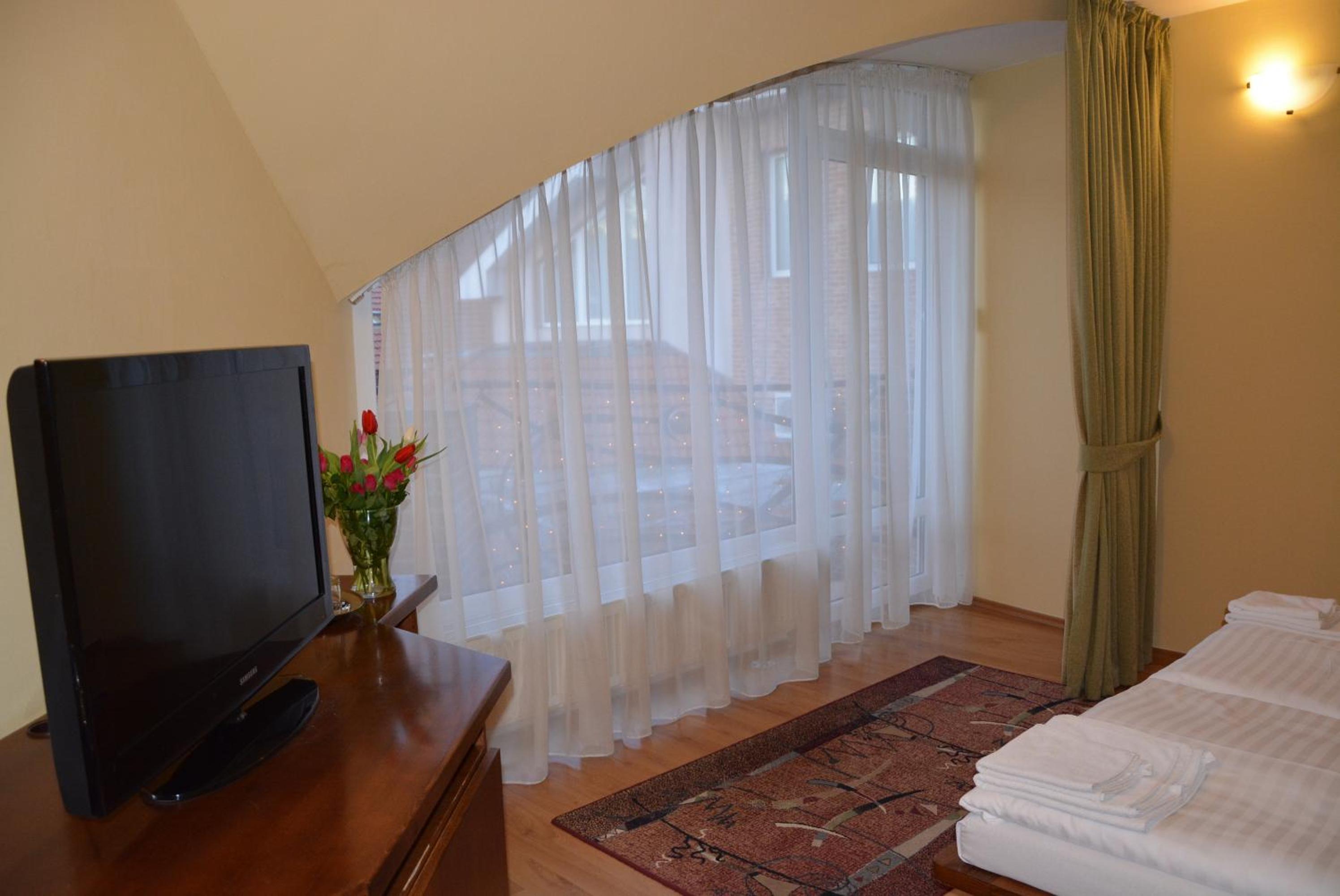 Double or Twin Room - Photo 13