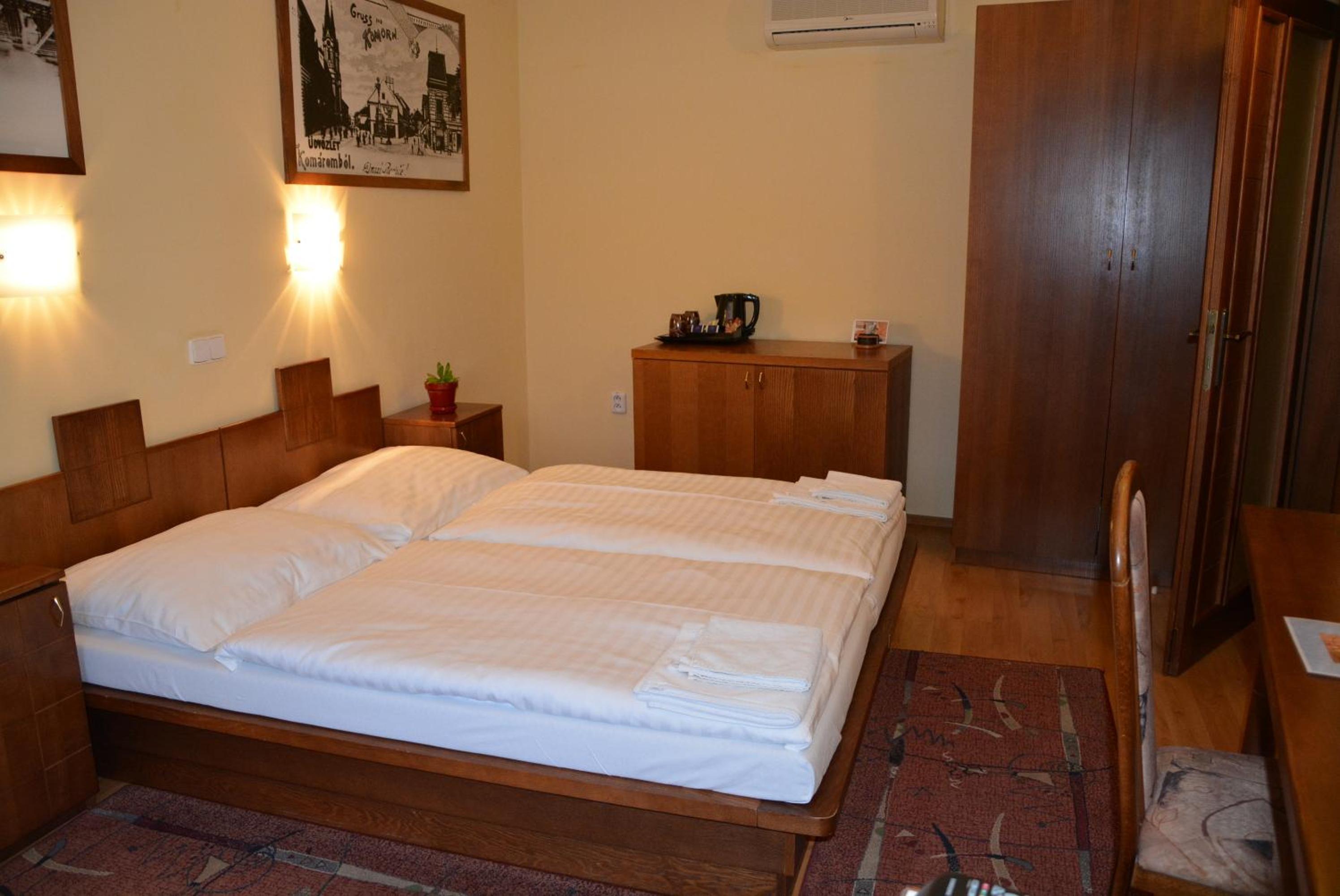 Double or Twin Room - Photo 3