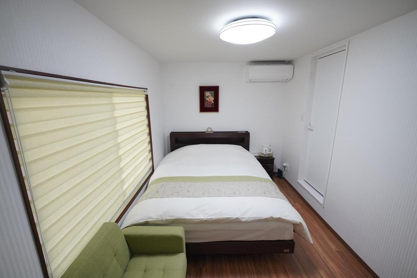 Double Room with Private Bathroom - Photo 2