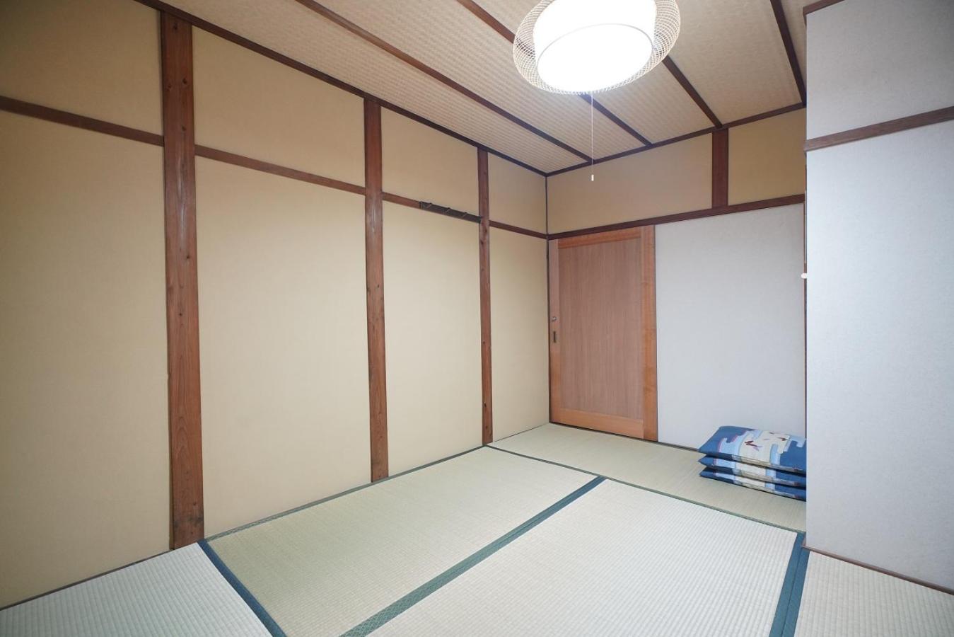 Triple Room with Shared Bathroom - Photo 2